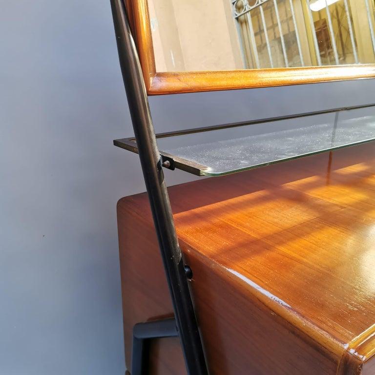Silvio Cavatorta took the reins of the Roman family business Cavatorta in the 1930s. The company produced its furniture in small and exclusive series and its main customers were embassies, hotels, schools and ships. Each furniture was uniquely