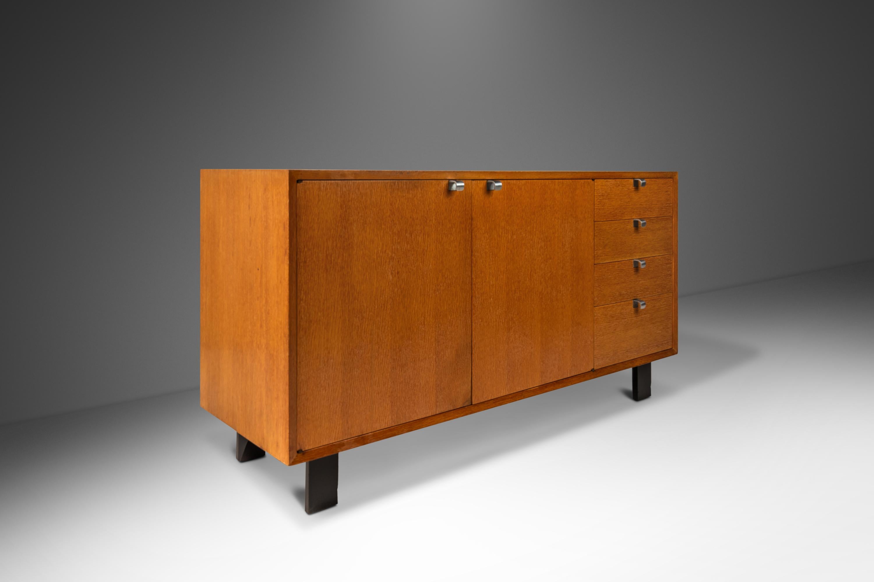Mid-Century Modern Crédence/armoire en chêne de George Nelson pour Herman Miller, États-Unis, vers les années 1950 en vente