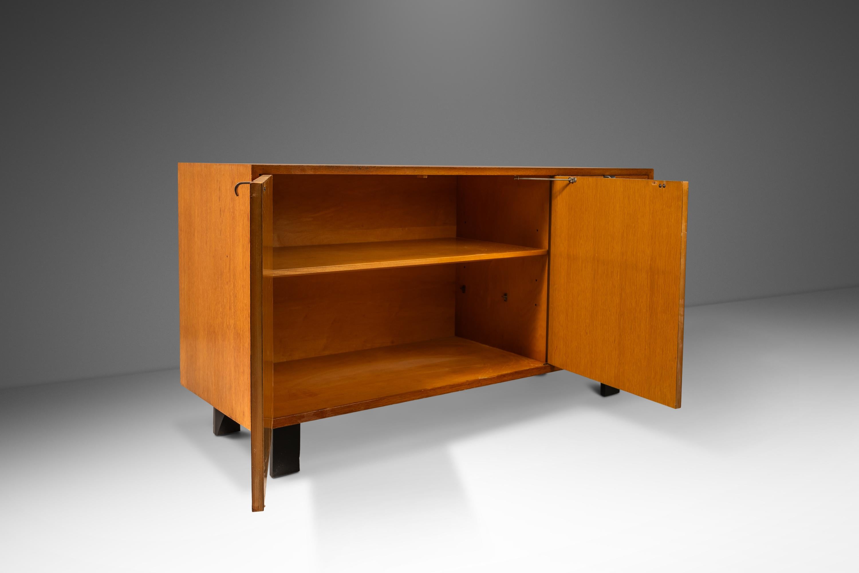 Acier Crédence/armoire en chêne de George Nelson pour Herman Miller, États-Unis, vers les années 1950 en vente