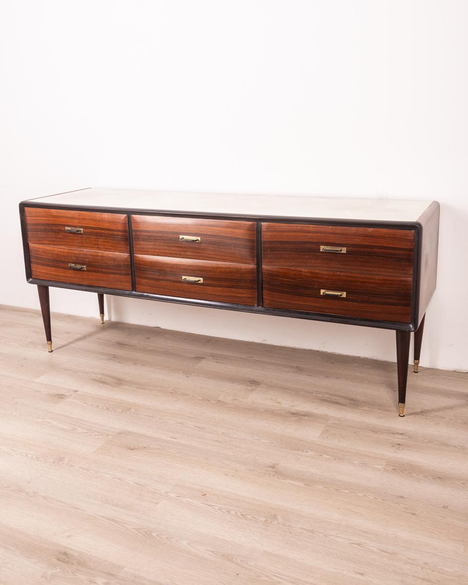 Italian design 1960s vintage rosewood and glass chest of drawers sideboard In Good Condition For Sale In None, IT