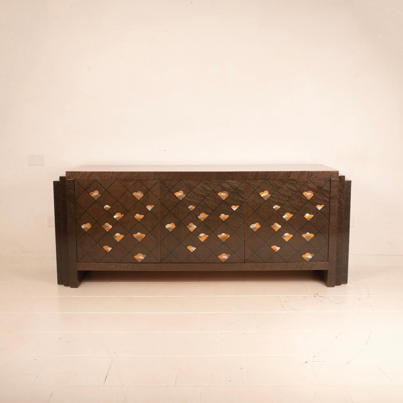 An extraordinary sideboard designed by Luciano Frigerio for Frigerio di Desio in the early 1980s.

Entitled 