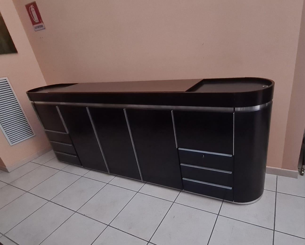 Credenza da centro stondata in legno e acciaio anni 80' in vendita 6