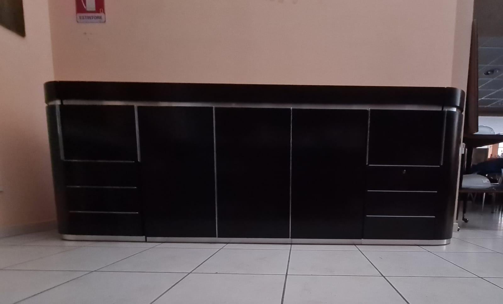 Credenza da centro stondata in legno e acciaio anni 80' in vendita 9