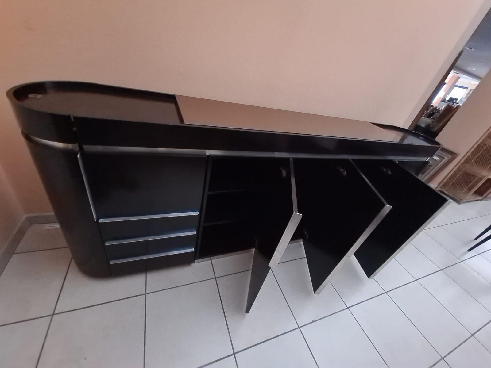 Late 20th Century Credenza da centro stondata in legno e acciaio anni 80' in vendita