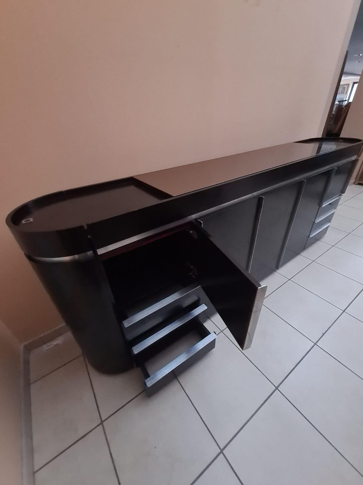 Acciaio Credenza da centro stondata in legno e acciaio anni 80' in vendita