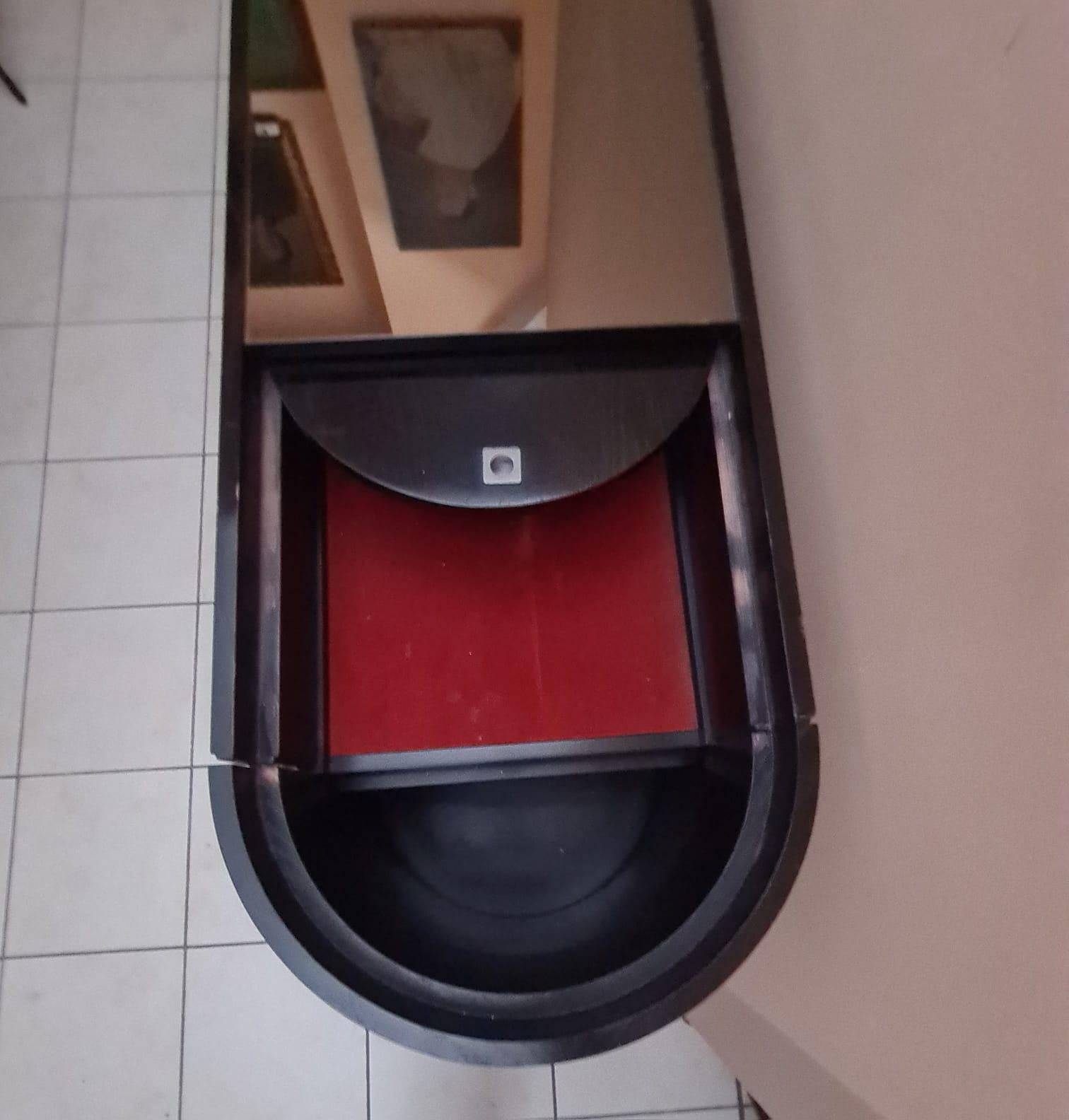 Credenza da centro stondata in legno e acciaio anni 80' in vendita 2