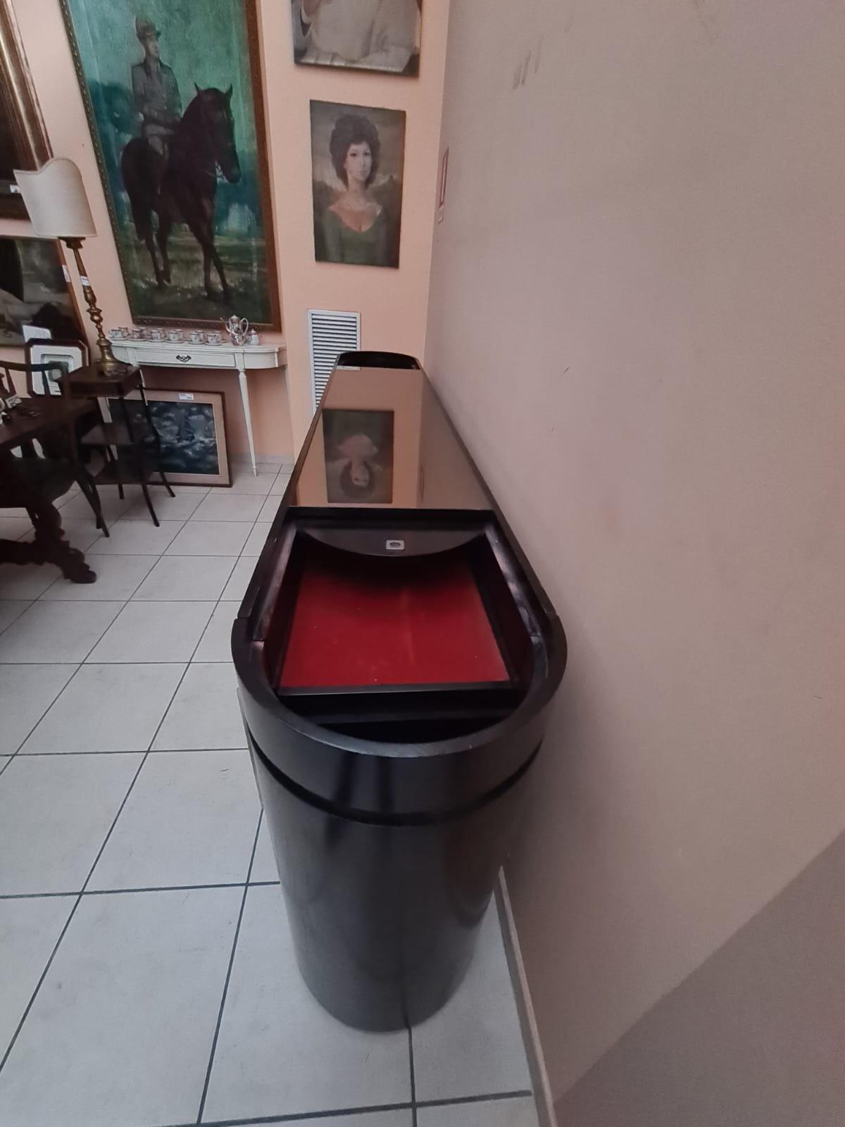Credenza da centro stondata in legno e acciaio anni 80' in vendita 3