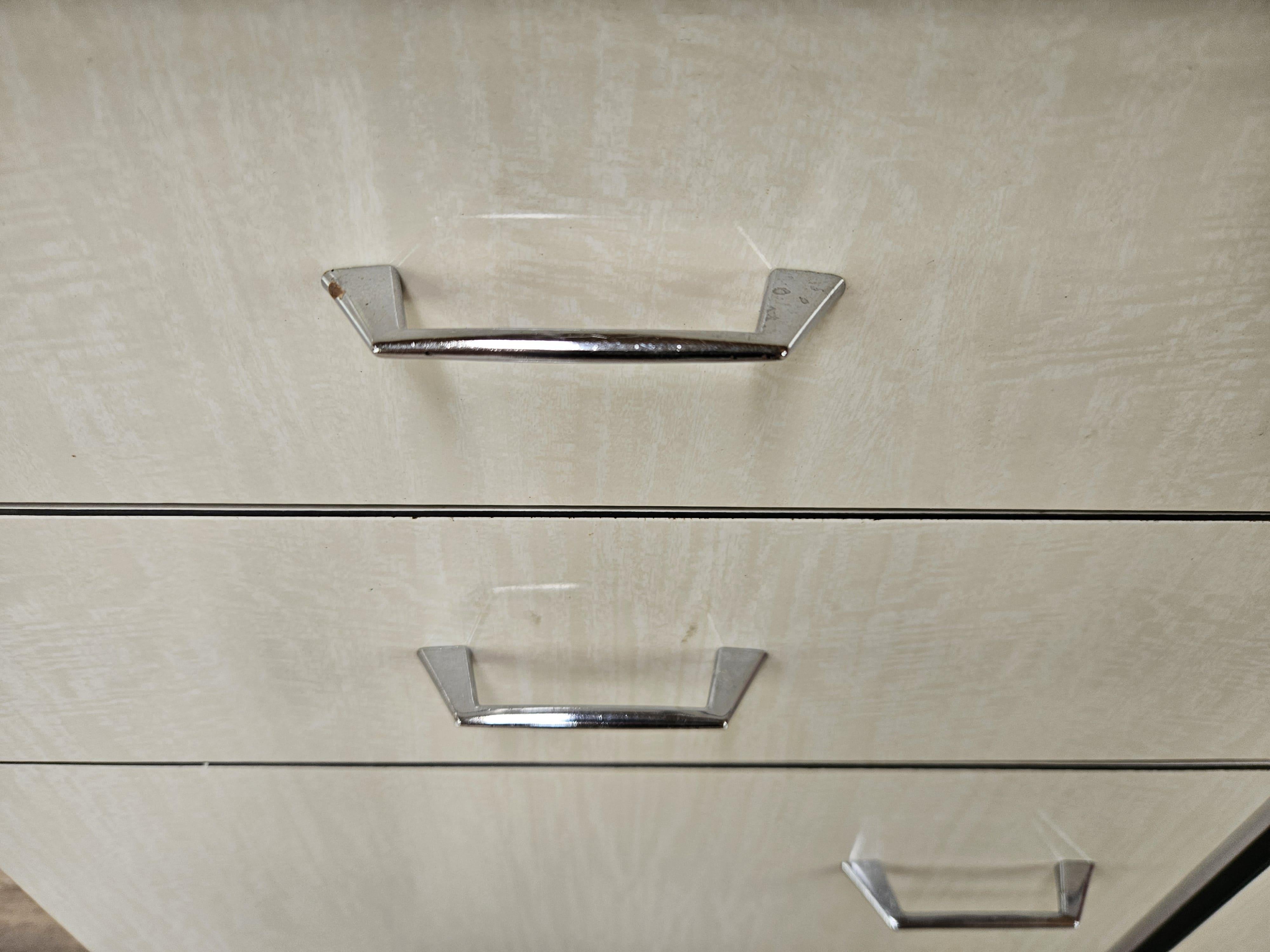 Credenza da cucina in formica anni '70 bianca effetto marmorizzato Mid Century in vendita 6