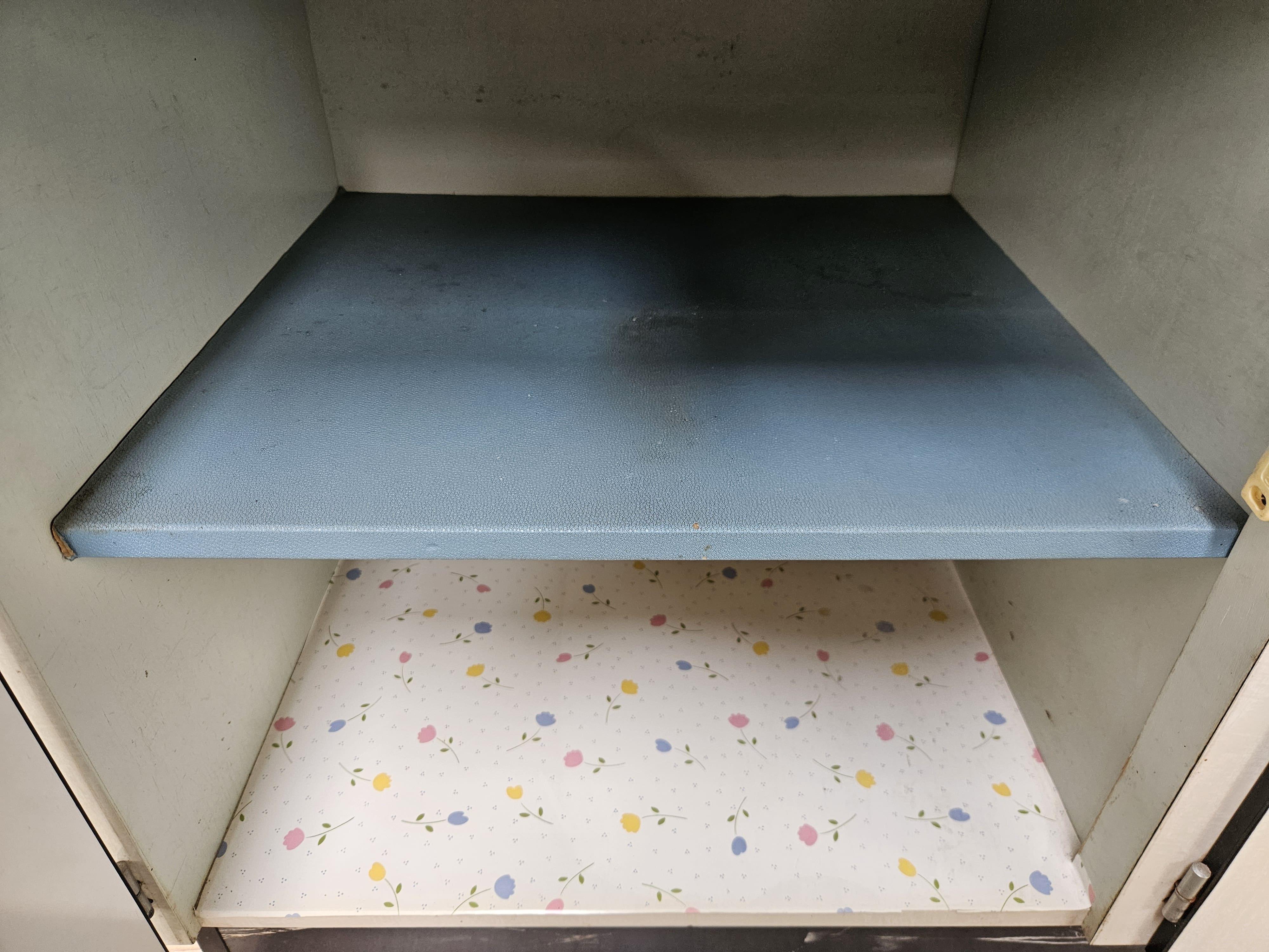 Credenza da cucina in formica anni '70 bianca effetto marmorizzato Mid Century in vendita 11