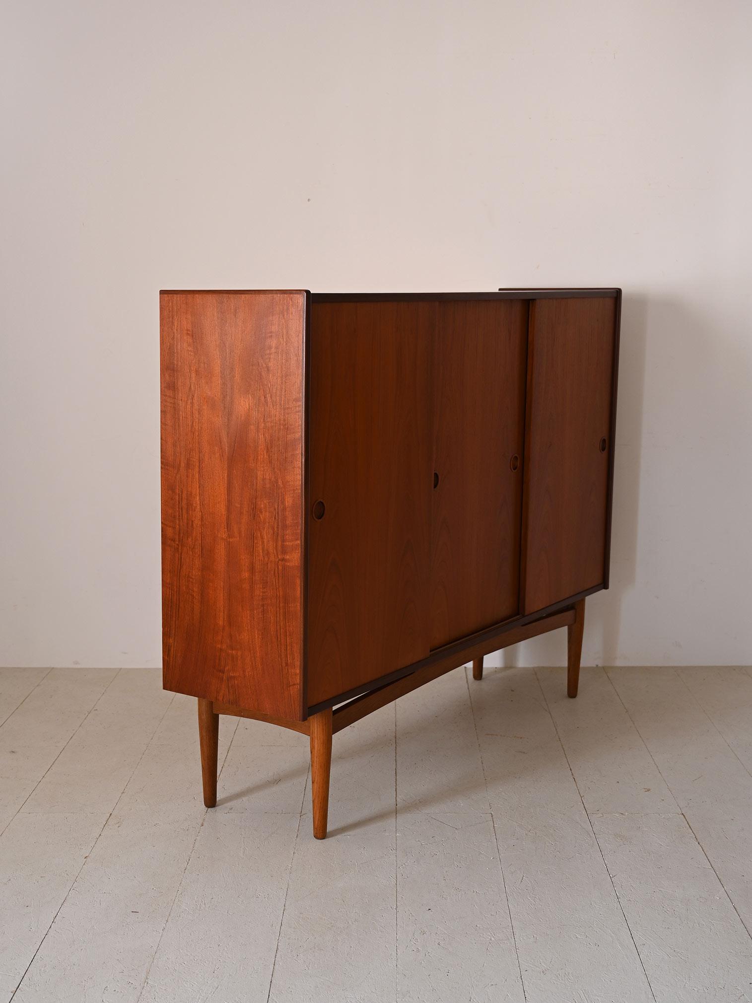 Mid-20th Century Credenza danese in teak in vendita