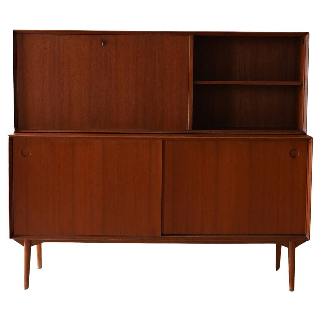 Buffet vintage danois avec abattant et portes coulissantes