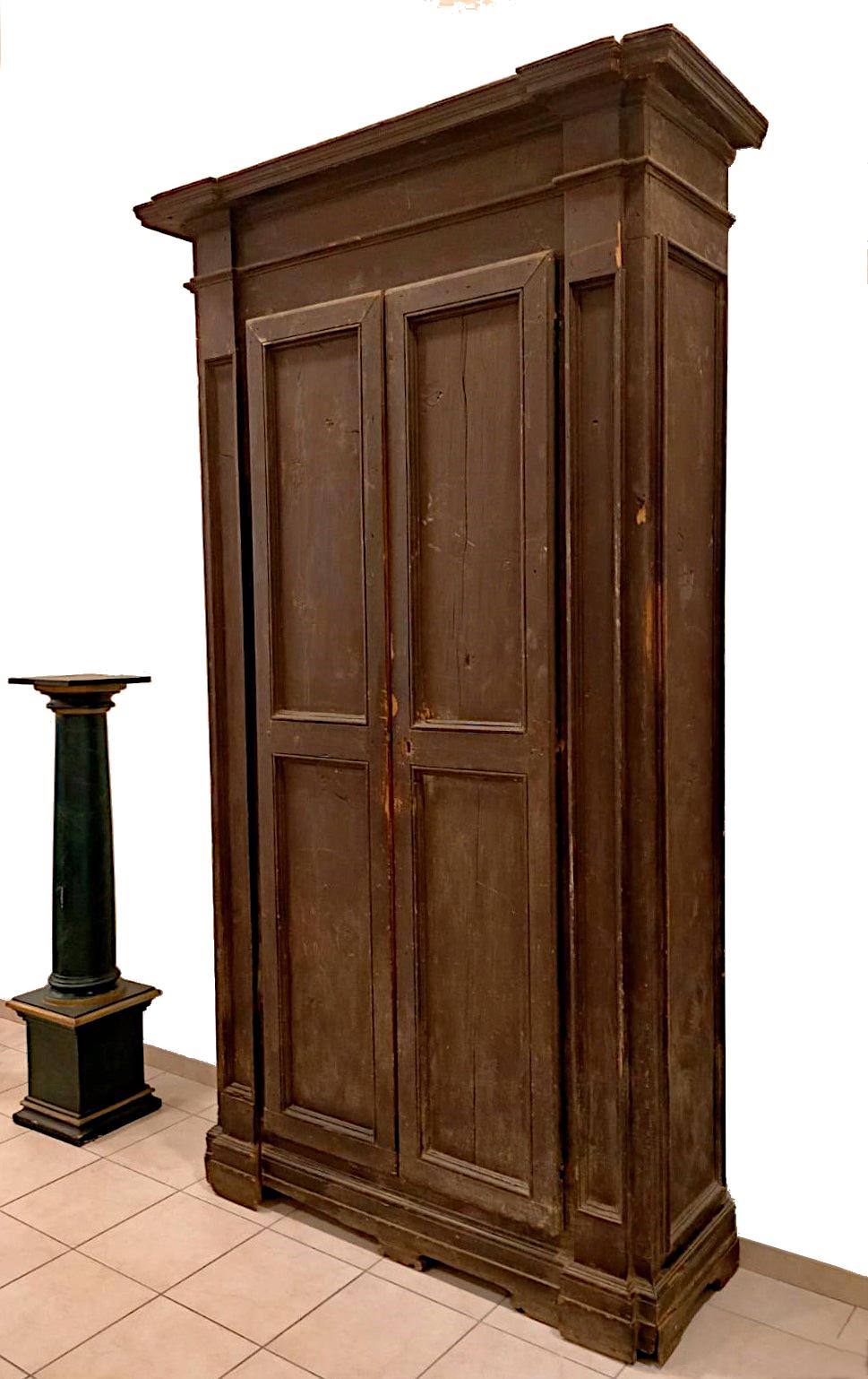 Rustic 1700s sideboard in first patina For Sale 1