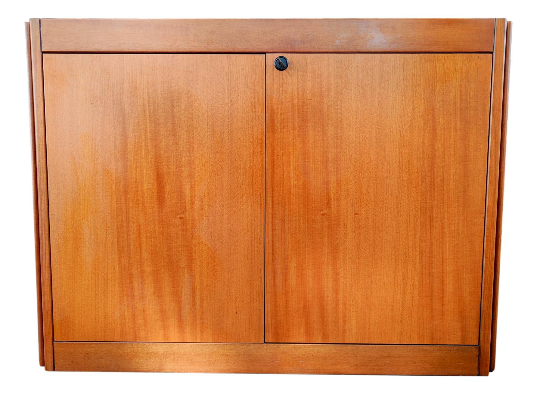 wonderful credenza designed by angelo mangiarotti for Molteni, Italy, about 1960.
Made in wood with marble top.
Very good conditions, as pics, shipping costs on request.
See for other mangiarotti /molteni available in my store