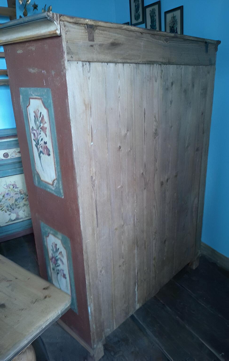 Decorated pantry cupboard, mid-19th century In Good Condition For Sale In Casaleone, IT
