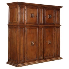 Credenza Doppio Corpo in noce Emilia Inizio XVII Secolo