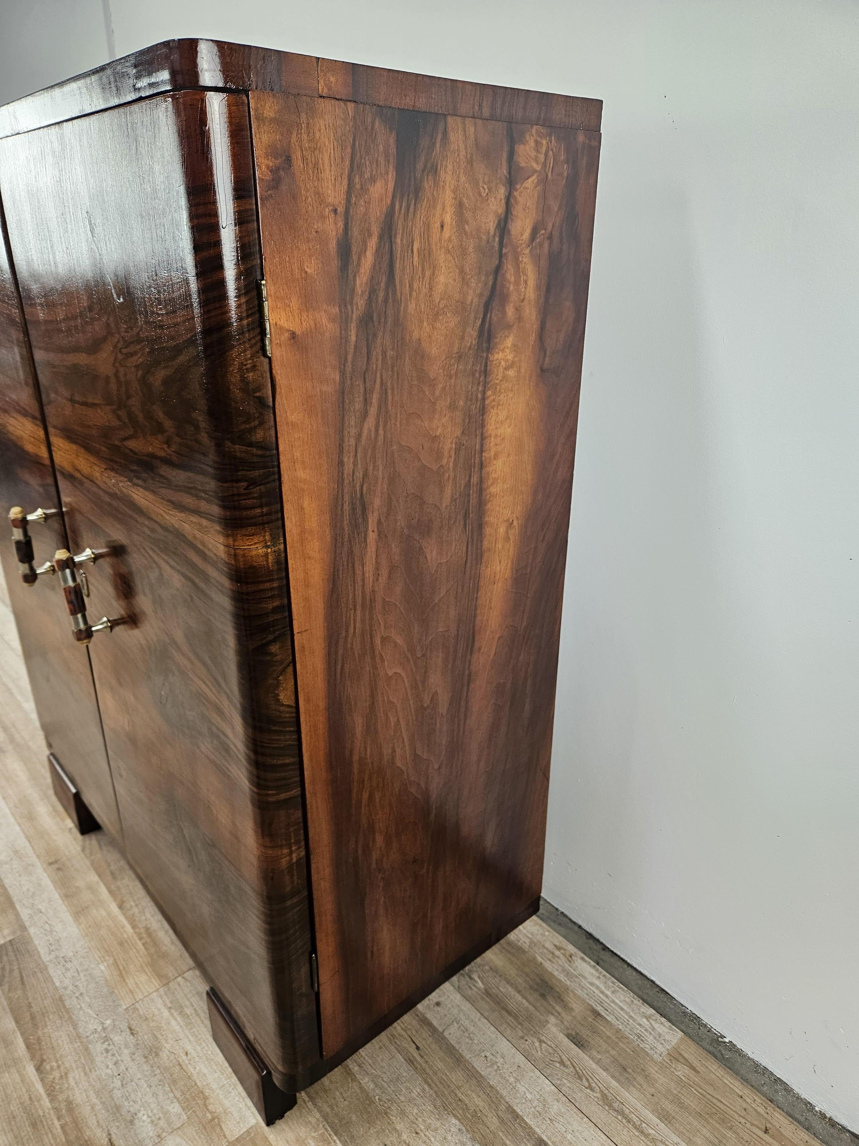 Two-door Art Deco sideboard in Cuban mahogany 20th century 1930s In Good Condition In Premariacco, IT