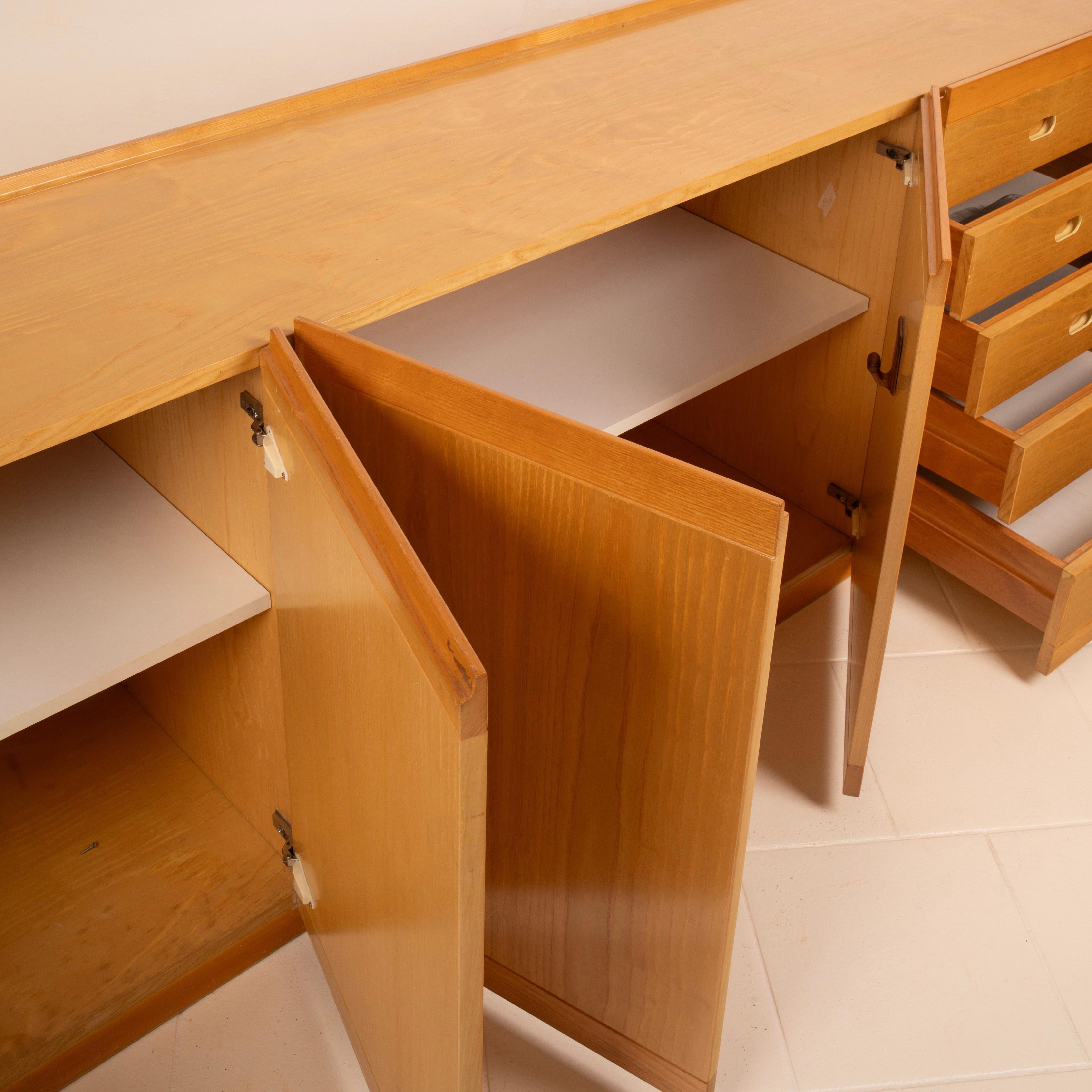 Italian Mid Century Modern Sideboard Tito Agnoli for Molteni For Sale 5