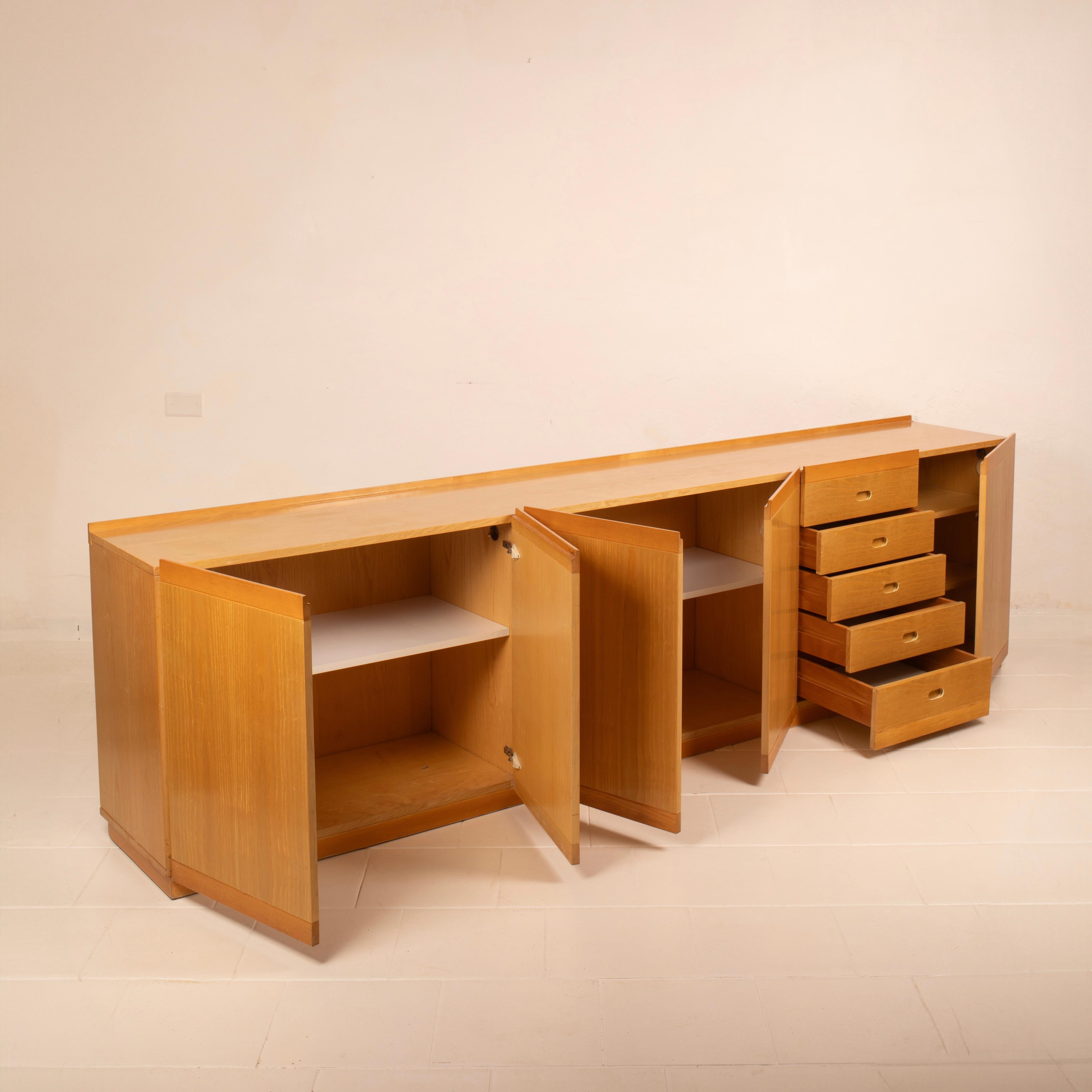 Italian Mid Century Modern Sideboard Tito Agnoli for Molteni For Sale 4
