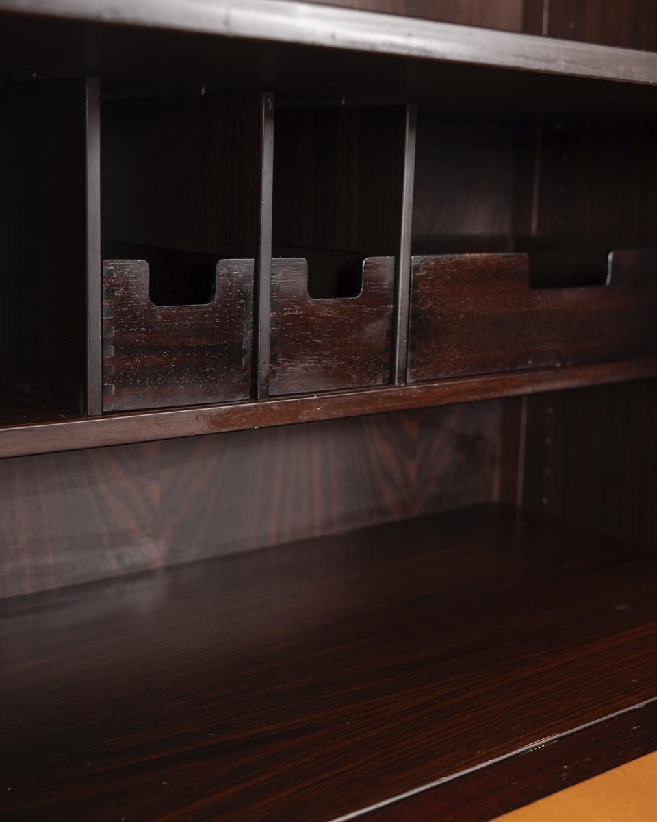 1960er Jahre Highboard-Holzanrichte, entworfen von Mangiarotti für Molteni im Angebot 3
