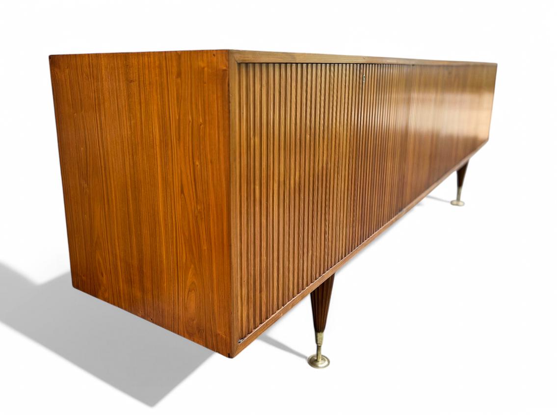 Credenza in Caviuna Wood by Giuseppe Scapinelli, c. 1950s For Sale 4