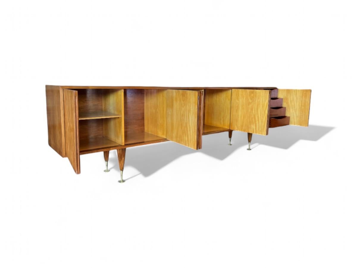 Mid-Century Modern Credenza in Caviuna Wood by Giuseppe Scapinelli, c. 1950s For Sale