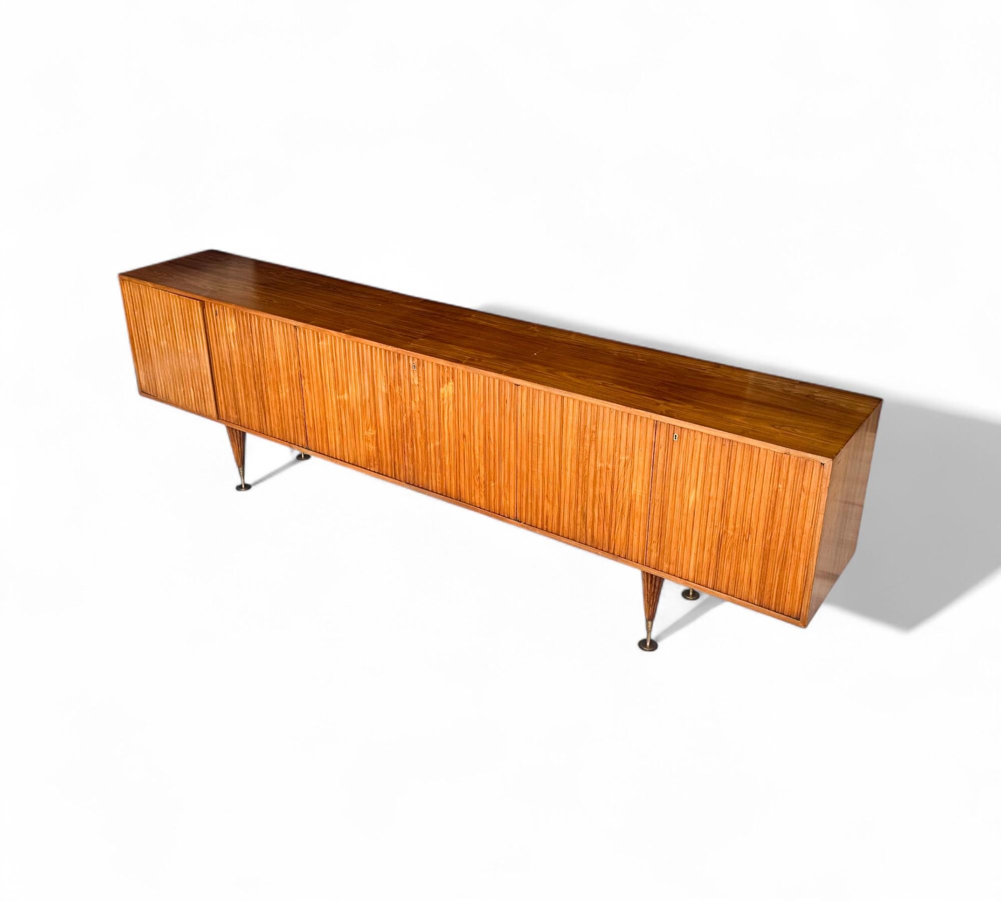 Anrichte aus Caviuna-Holz von Giuseppe Scapinelli, ca. 1950er Jahre (Brasilianisch) im Angebot