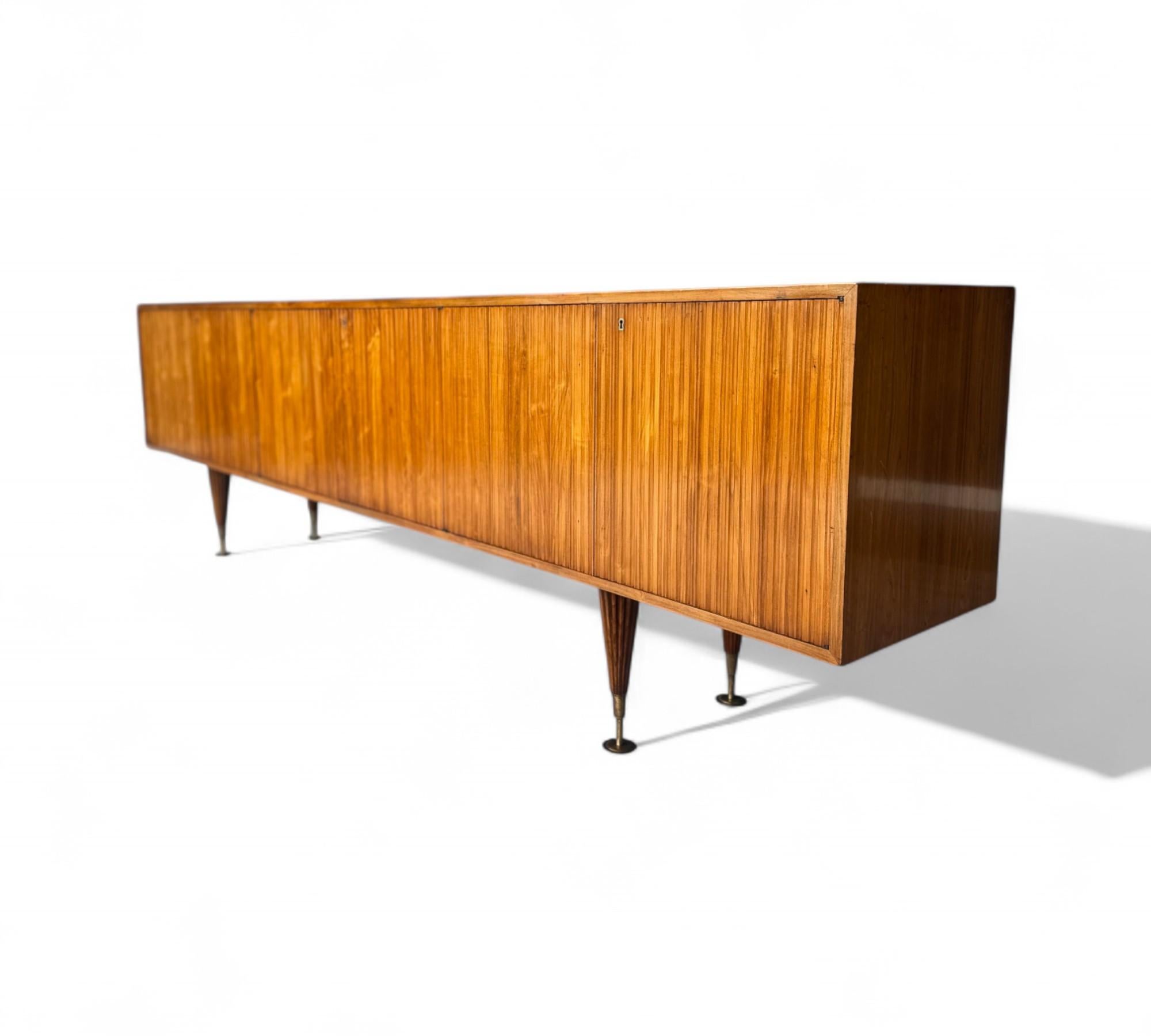 Anrichte aus Caviuna-Holz von Giuseppe Scapinelli, ca. 1950er Jahre (Handgefertigt) im Angebot