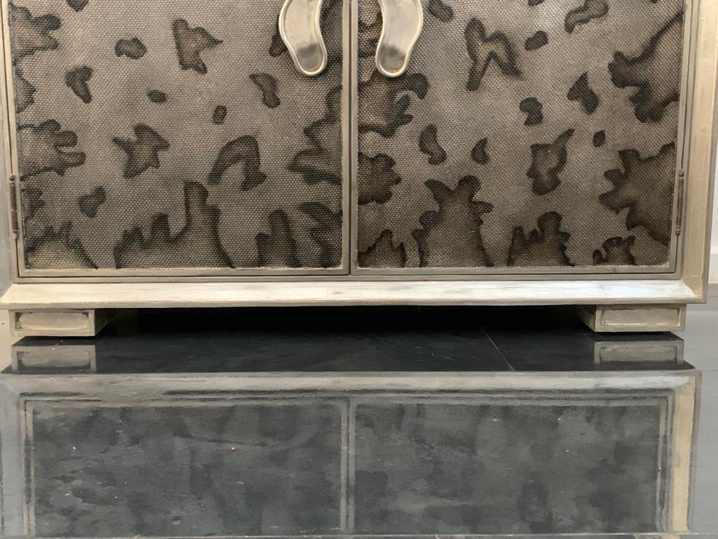 Credenza in Glossy Metal Leafs, 1980s In Good Condition For Sale In Montelabbate, PU