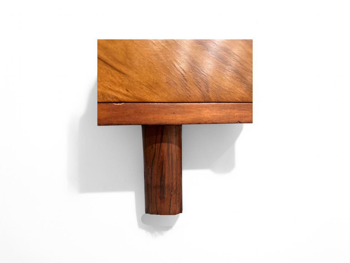 Crédence moderne brésilienne en bois dur et cuir, Ernesto Hauner, vers les années 1960 en vente 1