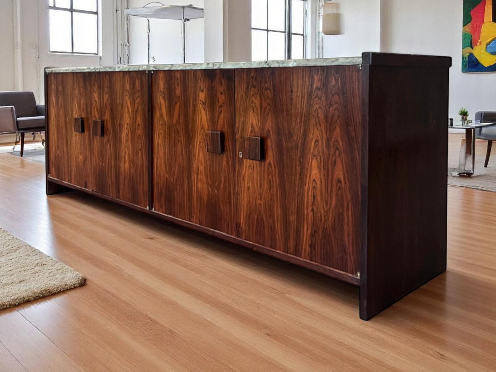 Credenza in legno duro attribuita a Joaquim Tenreiro per Laubitsch & Hirth, anni '40 in vendita 6