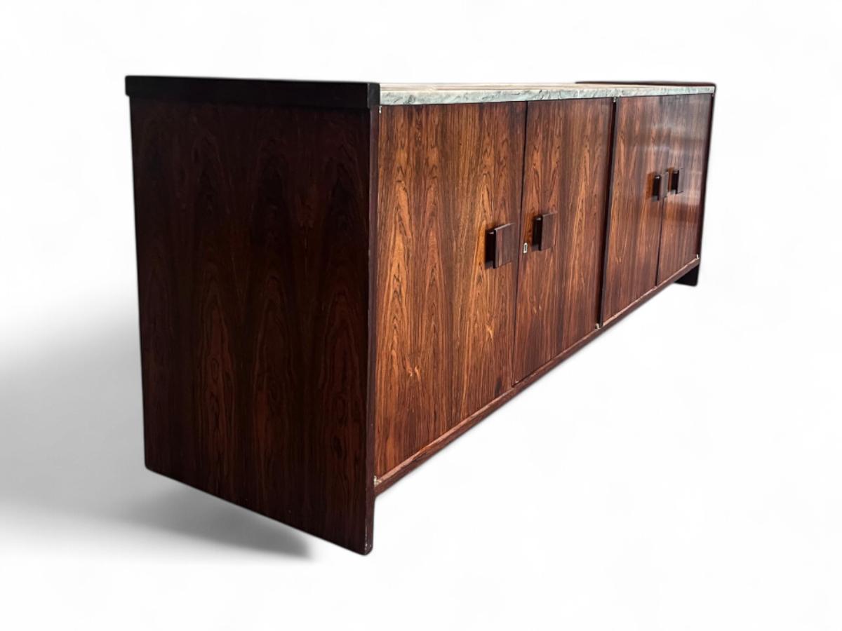 Mid-Century moderno Credenza in legno duro attribuita a Joaquim Tenreiro per Laubitsch & Hirth, anni '40 in vendita