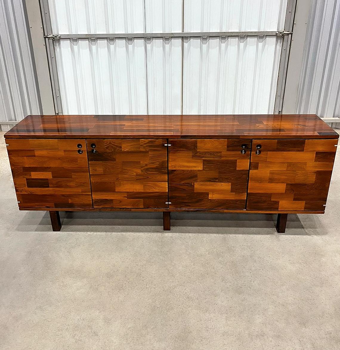 Credenza in Hardwood Patchwork style by Jorge Zalszupin, 1960’s In Good Condition For Sale In New York, NY