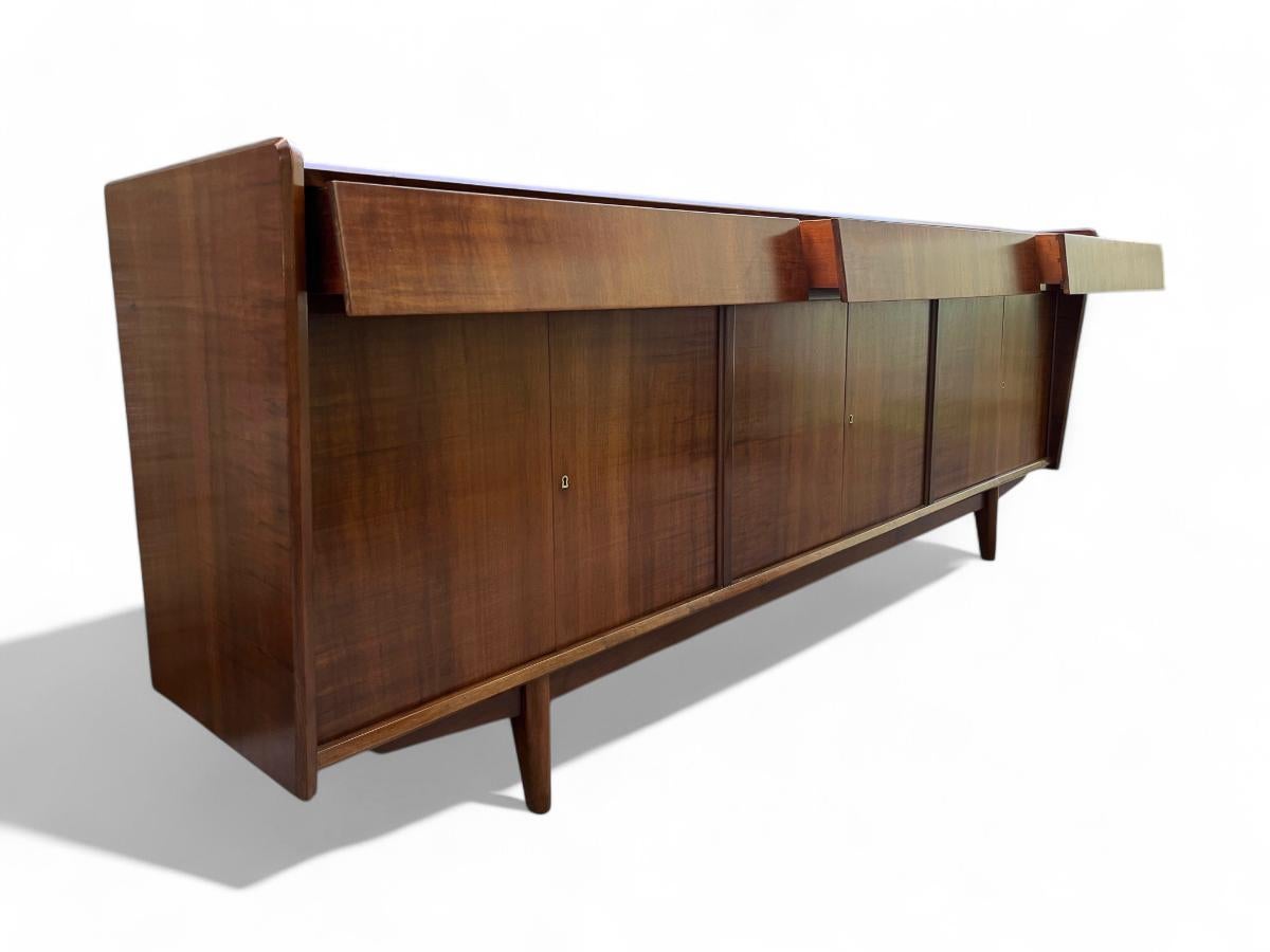 Anrichte aus Imbuia-Holz mit Schubladen und Regalen von Cimo, ca. 1960er Jahre im Zustand „Gut“ im Angebot in New York, NY