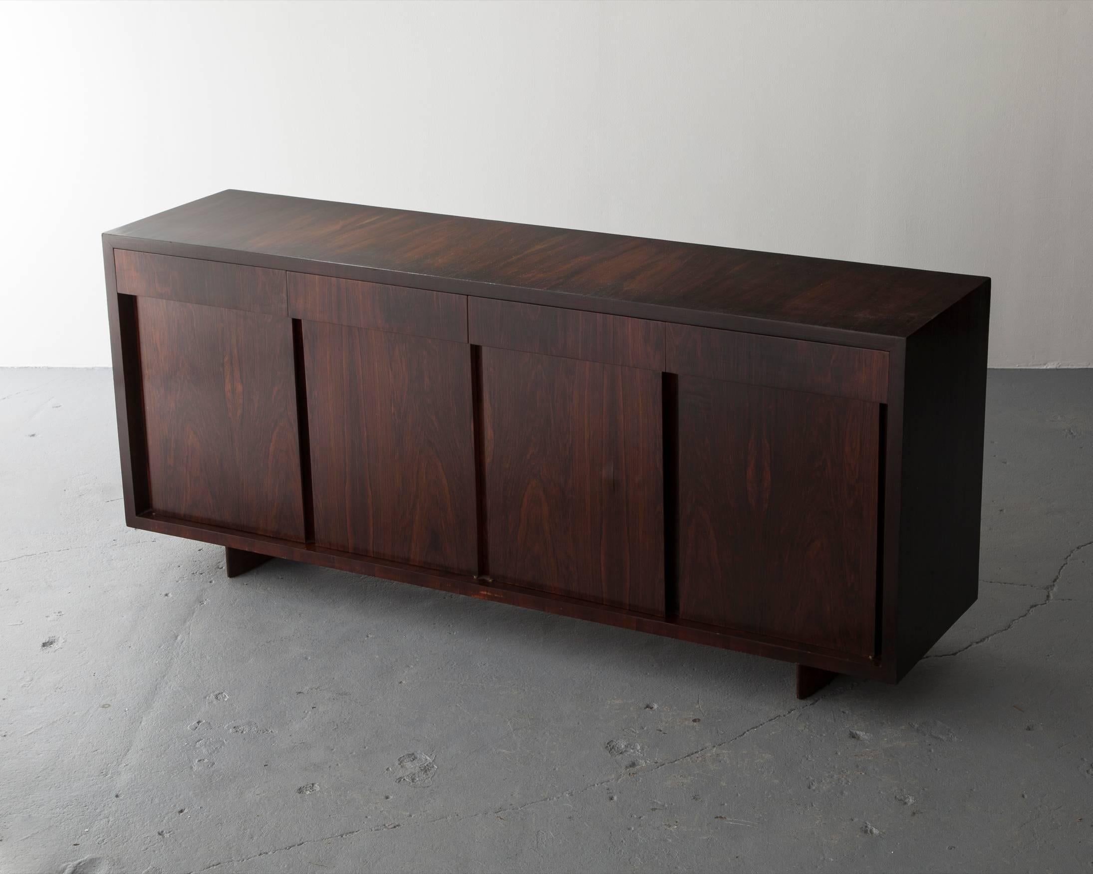 Mid-Century Modern Credenza in Jacaranda with Four Doors and Four Drawers For Sale