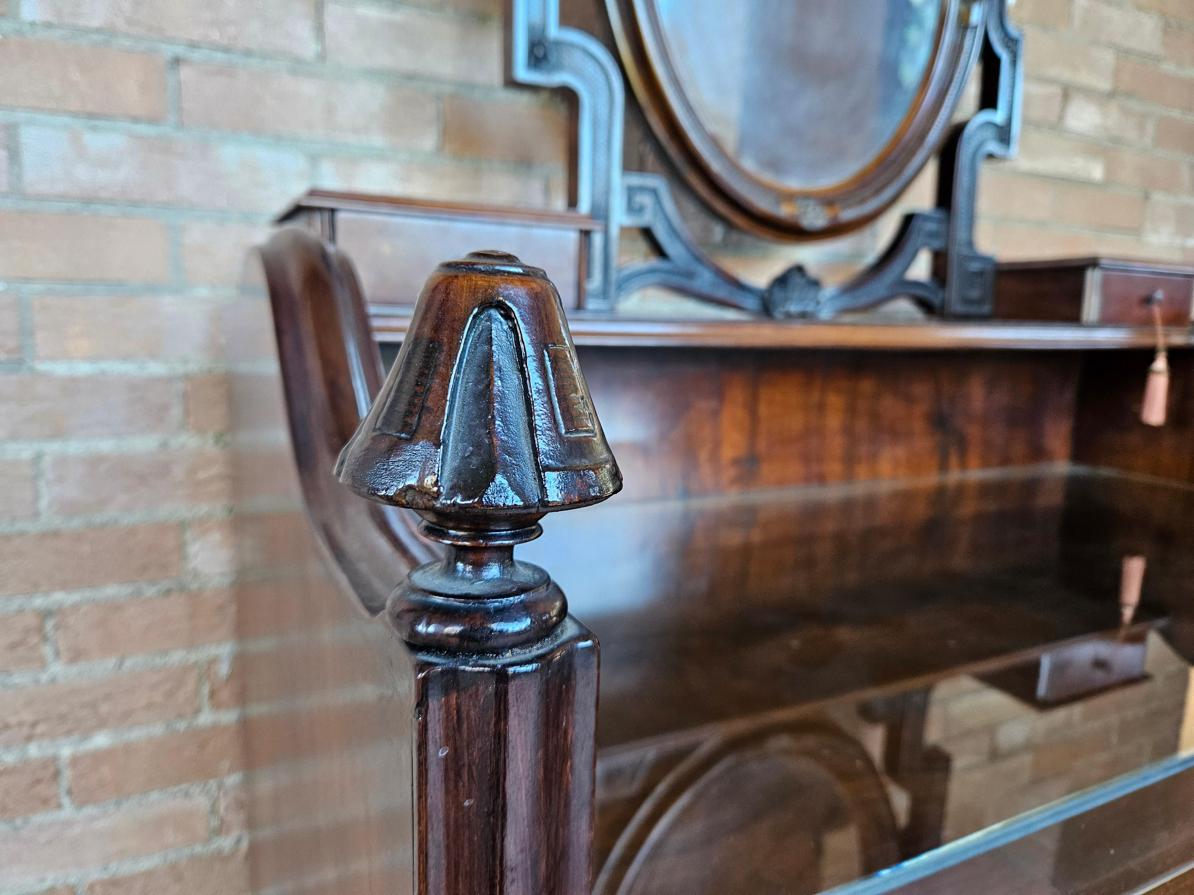 Credenza in mogano con espositore in vetro e specchiera girevole fine XIX secolo in vendita 3