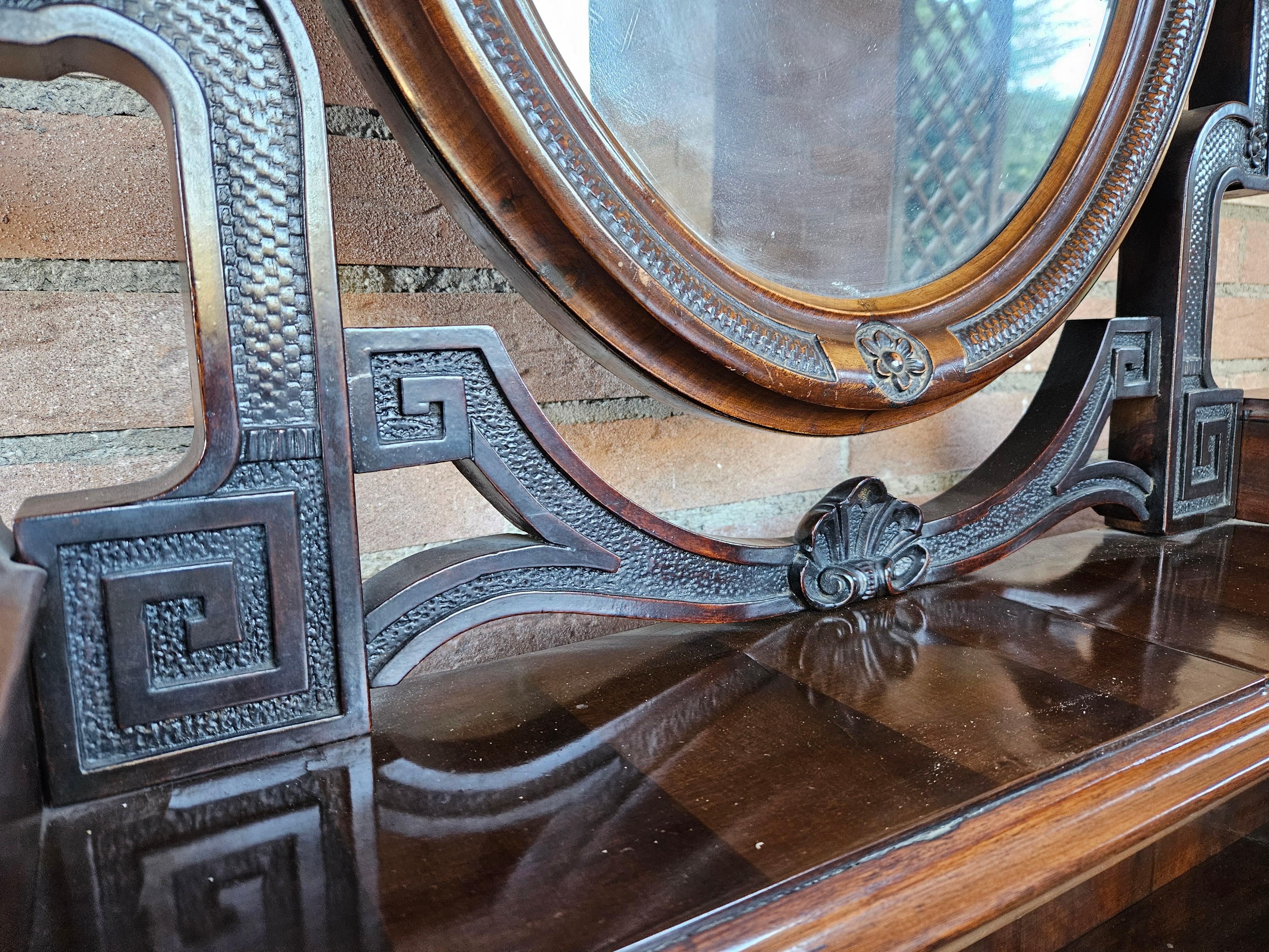 Italian Buffet en acajou avec vitrine et miroir tournant fin 19ème siècle en vente