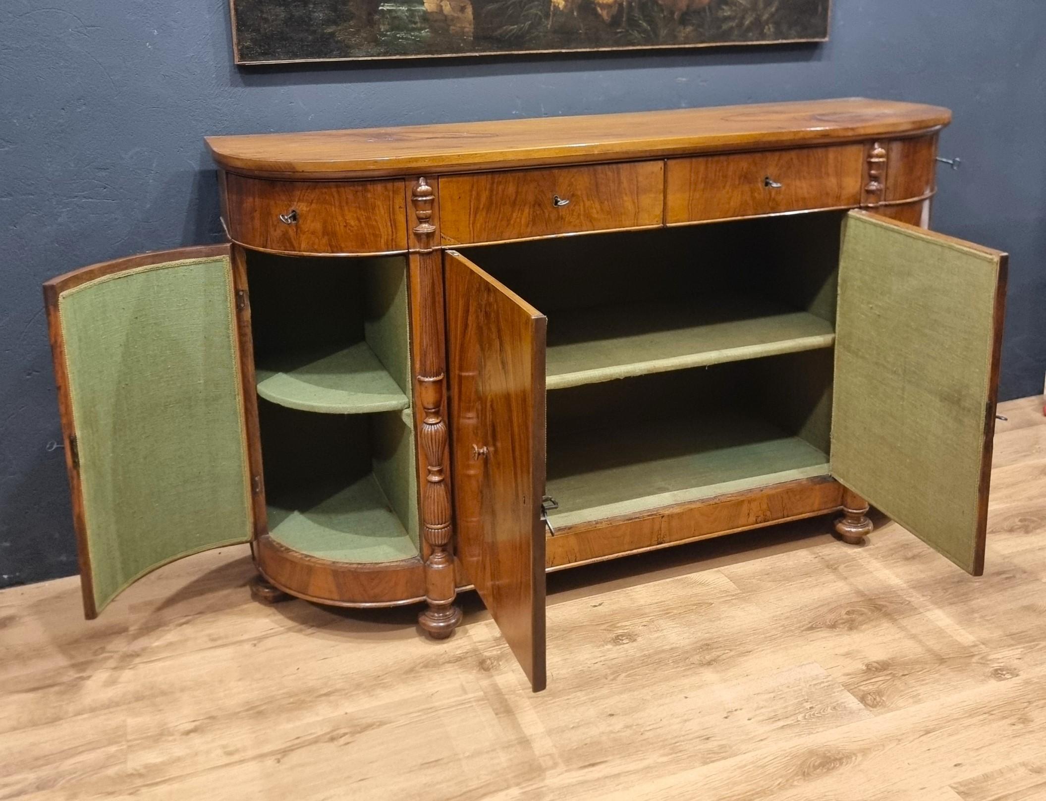 Buffet en noyer Charles X 1820 en vente 7