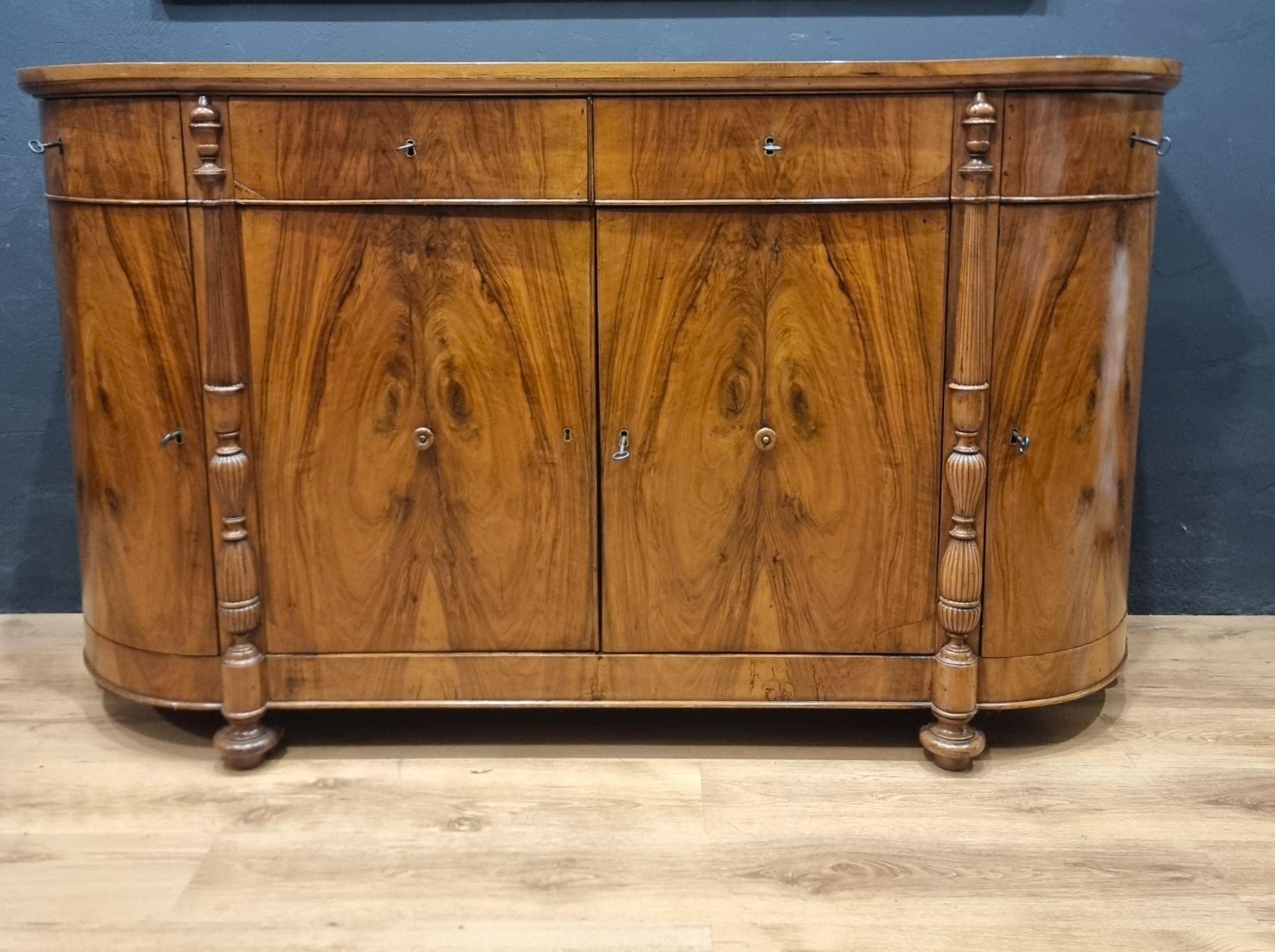 Buffet en noyer Charles X 1820 en vente 3