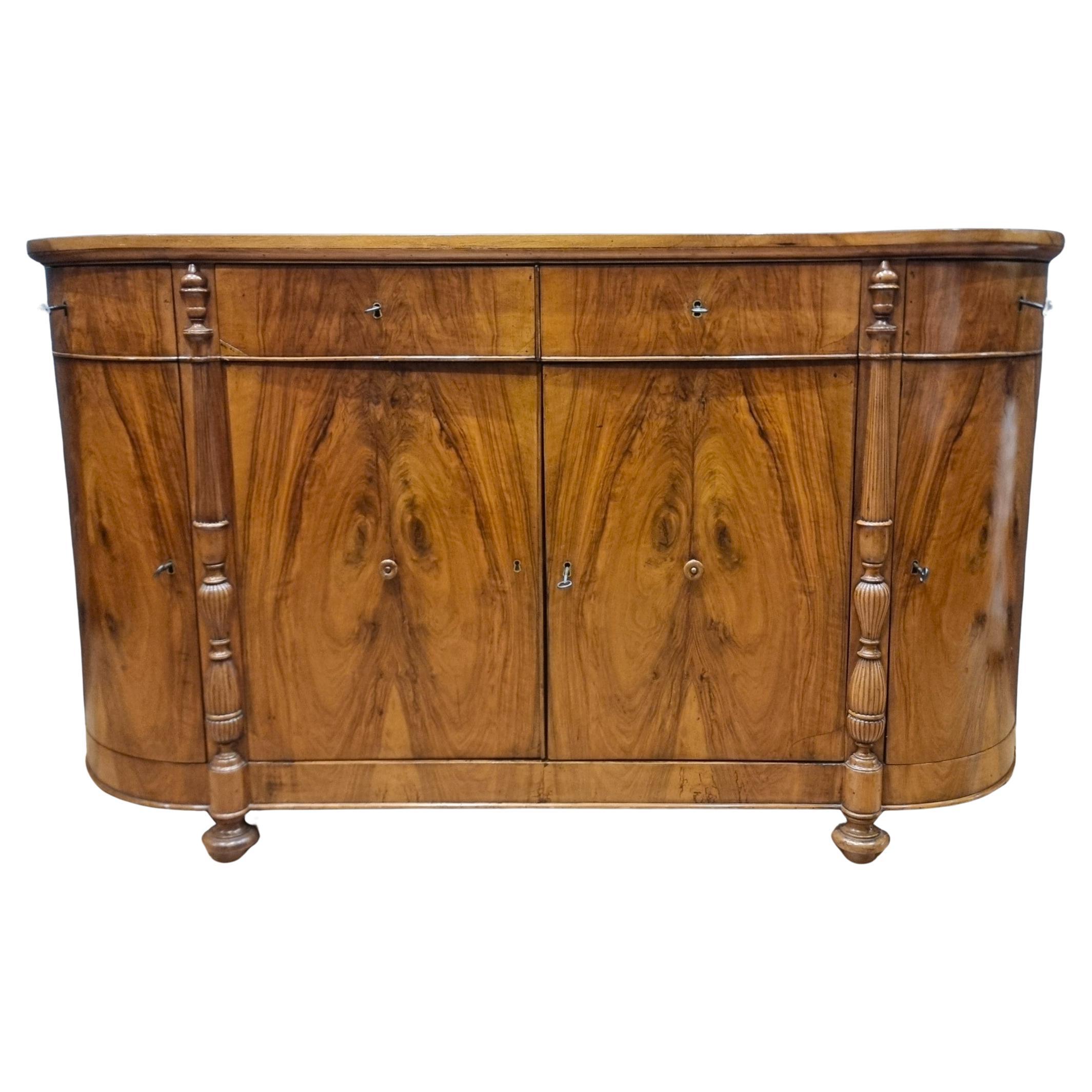 Buffet en noyer Charles X 1820 en vente