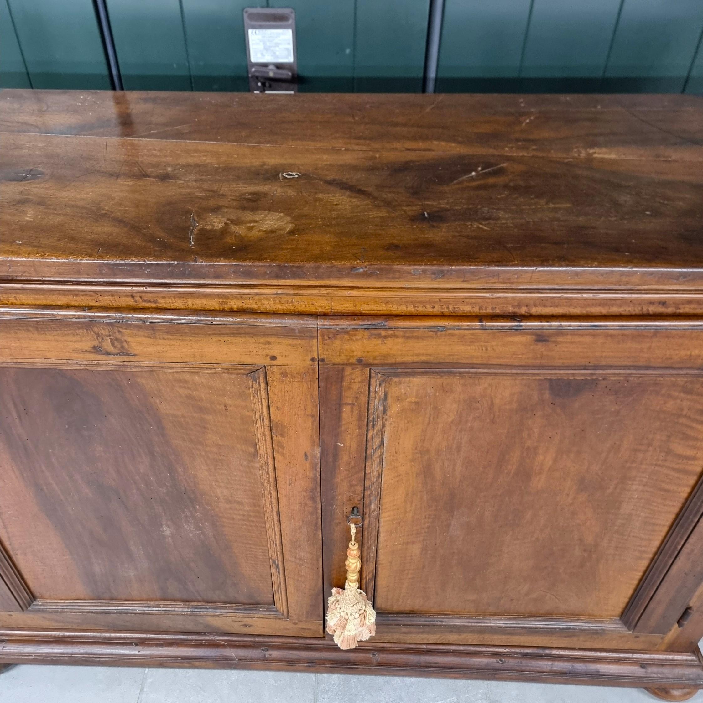 Credenza in noce del 600 Lombardo /Veneto grande misura in vendita 3