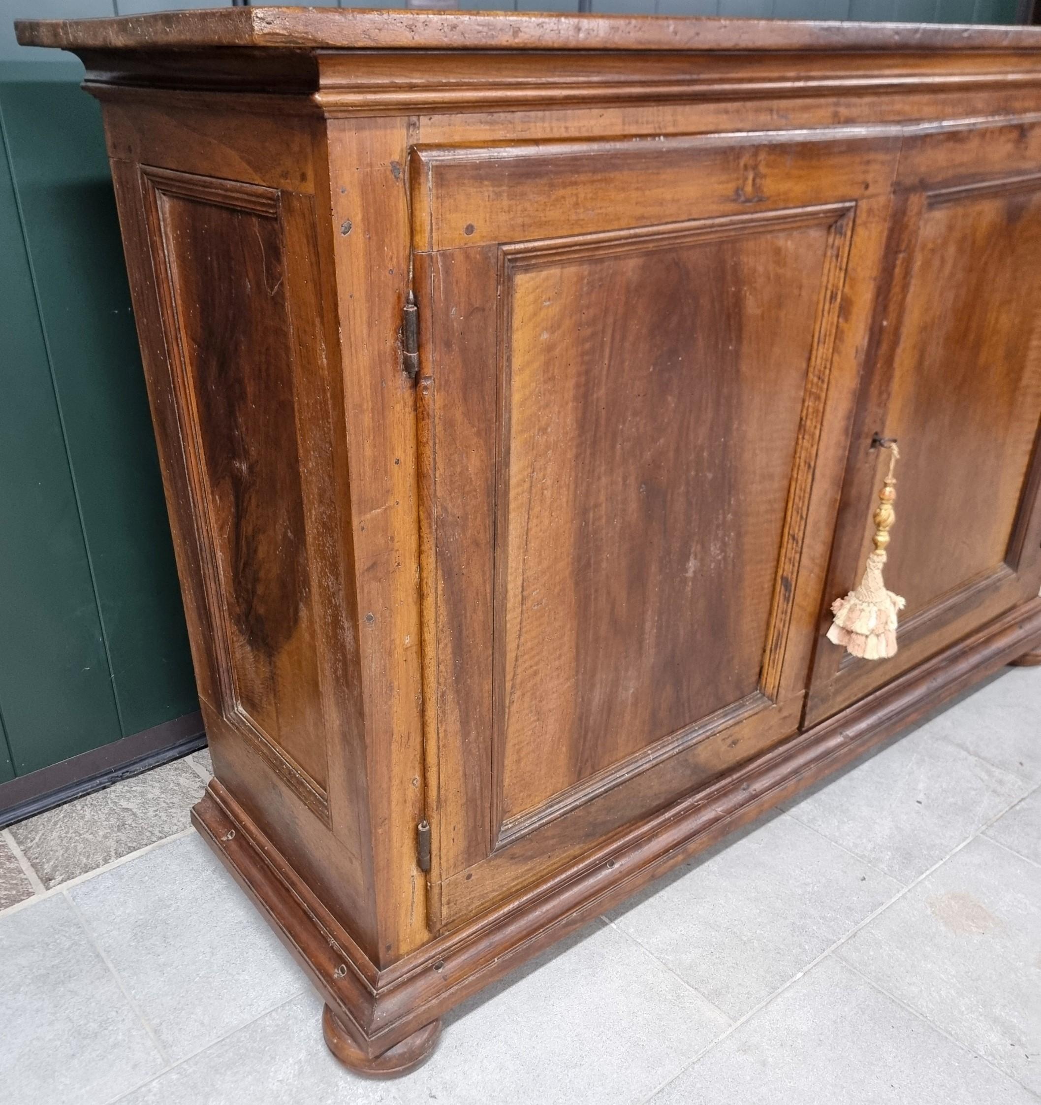 Credenza in noce del 600 Lombardo /Veneto grande misura in vendita 4