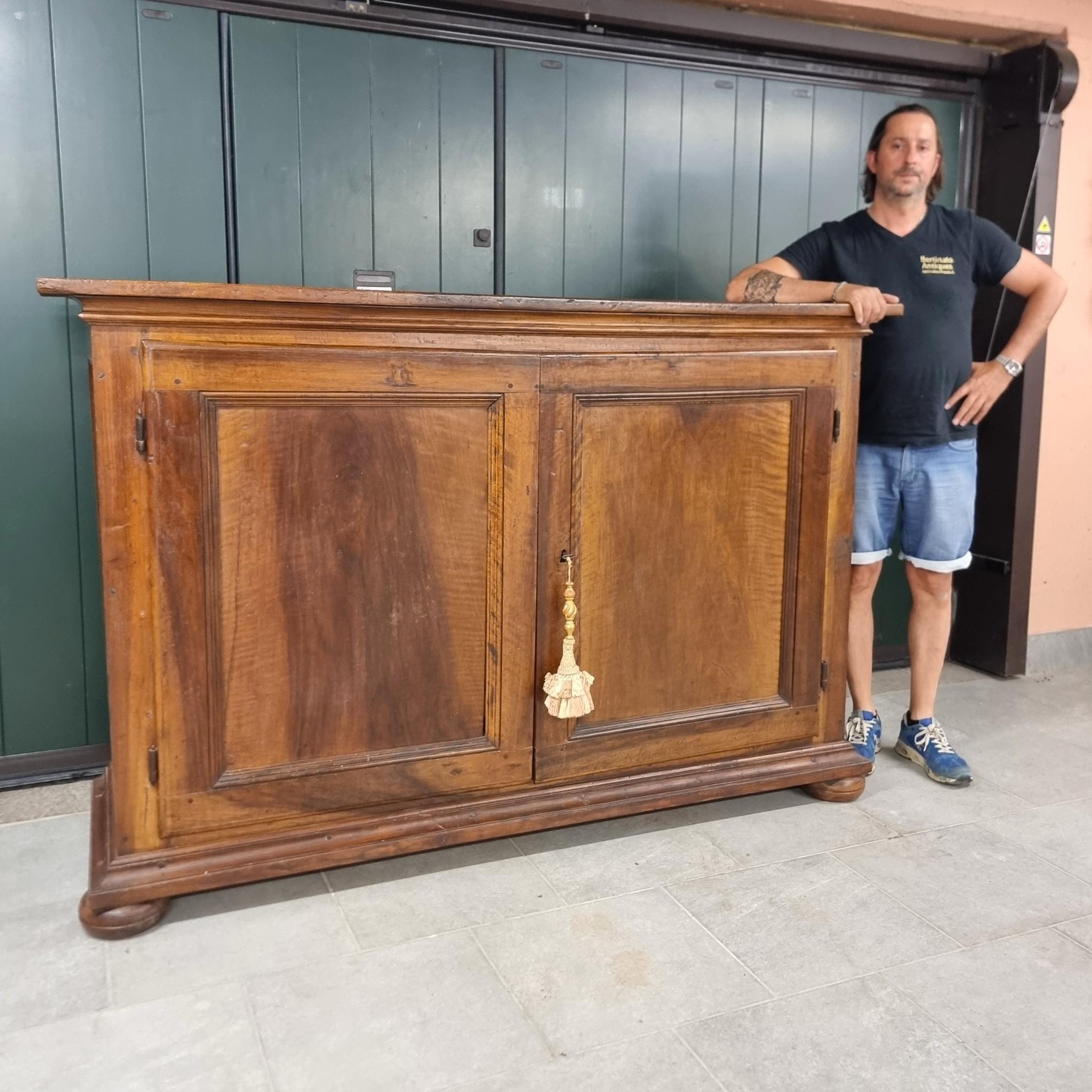 Credenza in noce del 600 Lombardo /Veneto grande misura in vendita 7