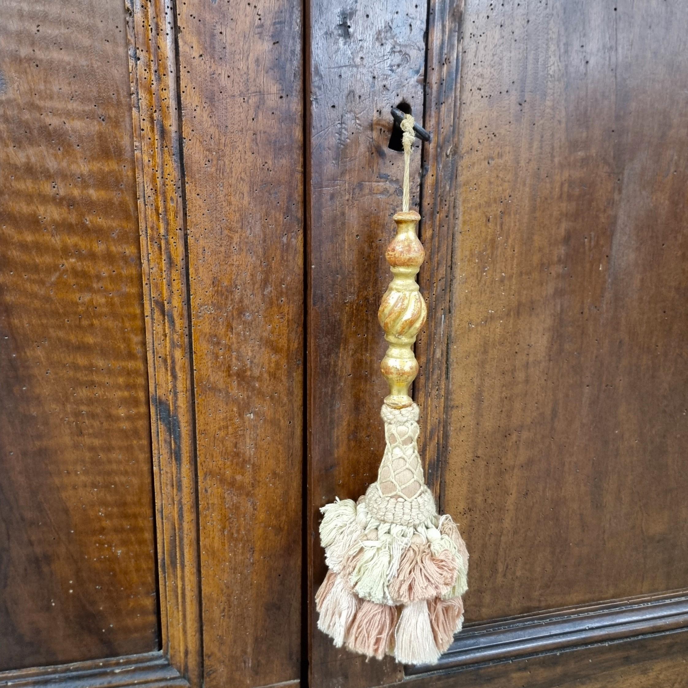 Rinascimento Credenza in noce del 600 Lombardo /Veneto grande misura in vendita