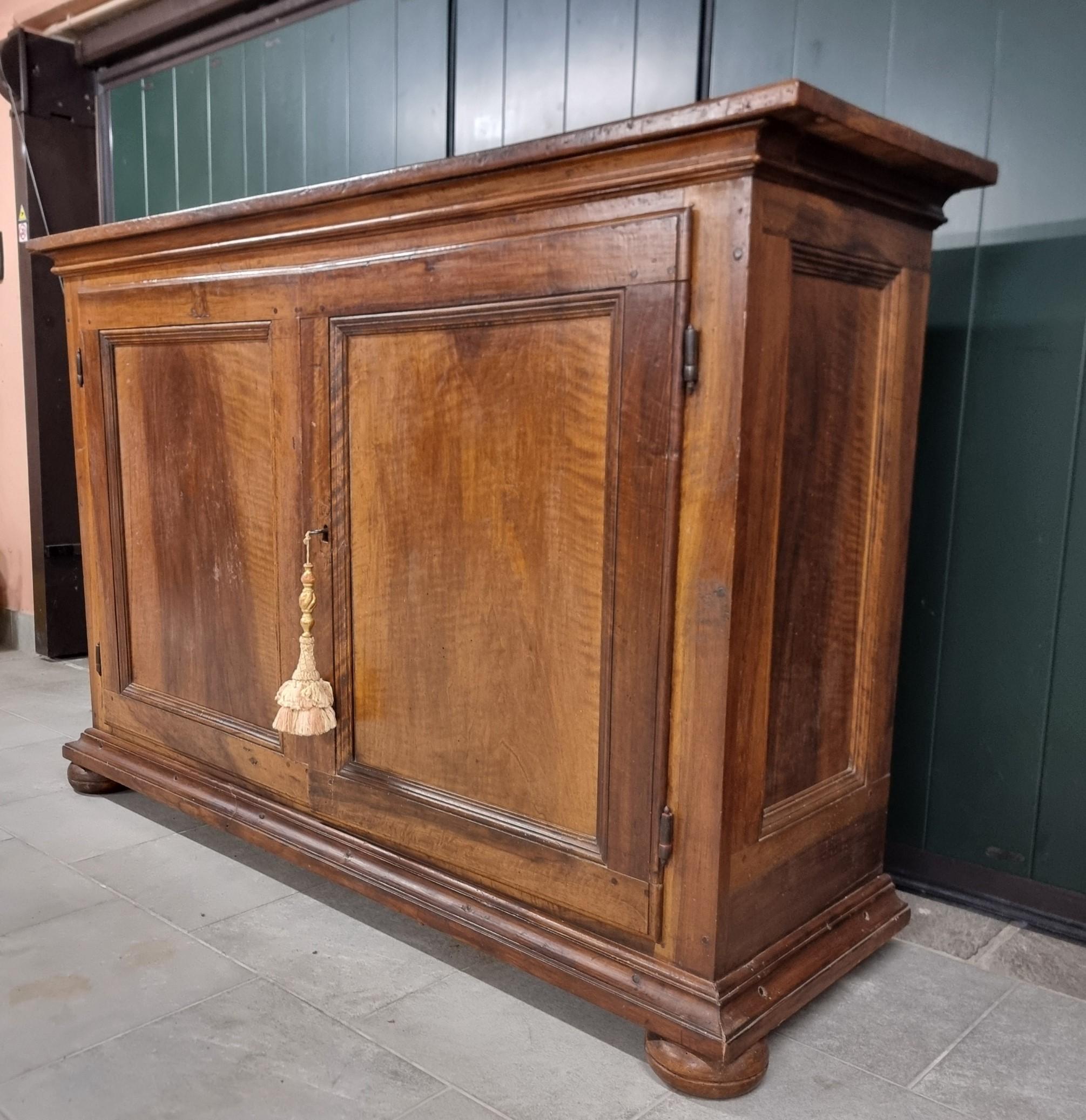 Credenza in noce del 600 Lombardo /Veneto grande misura in vendita 2