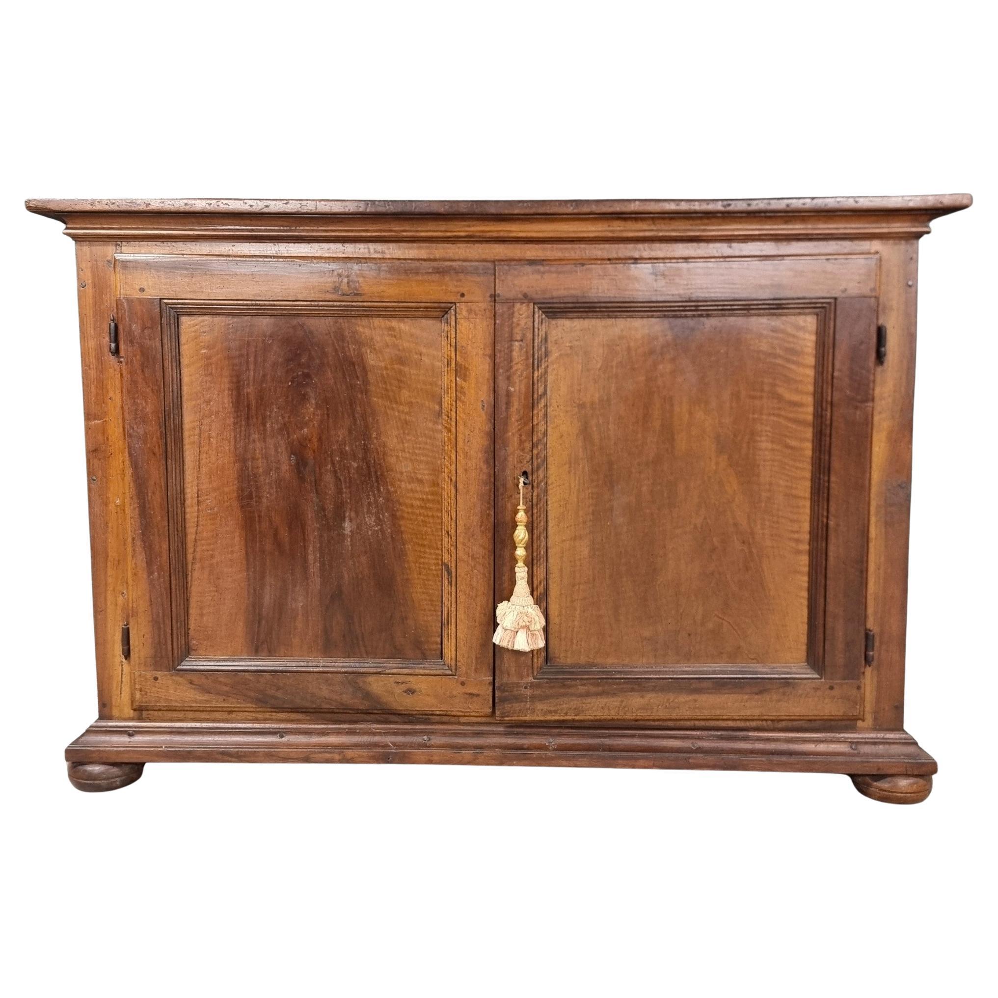 Credenza in noce del 600 Lombardo /Veneto grande misura in vendita