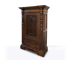 Credenza in noce, XIX secolo, di gusto neorinascimentale con elementi antichi