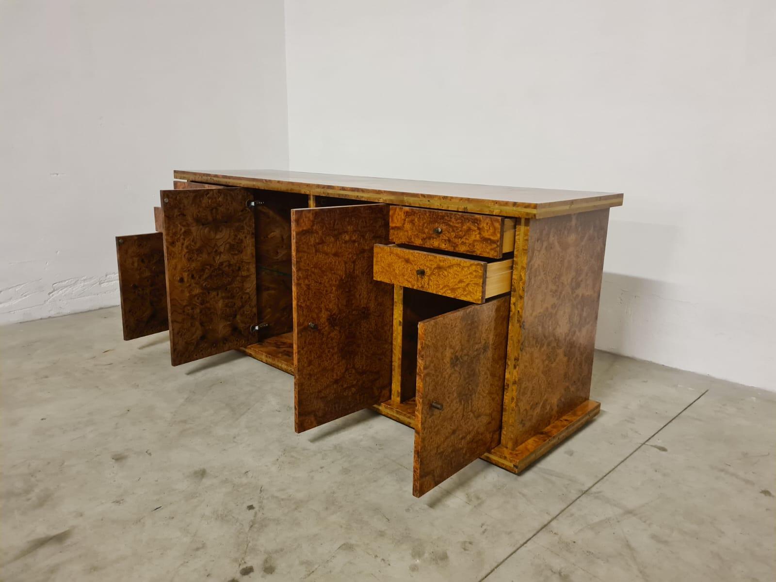 Sideboard aus Bruyèreholz und Messing, 1970er Jahre, italienische Herstellung im Zustand „Gut“ in Torino, IT