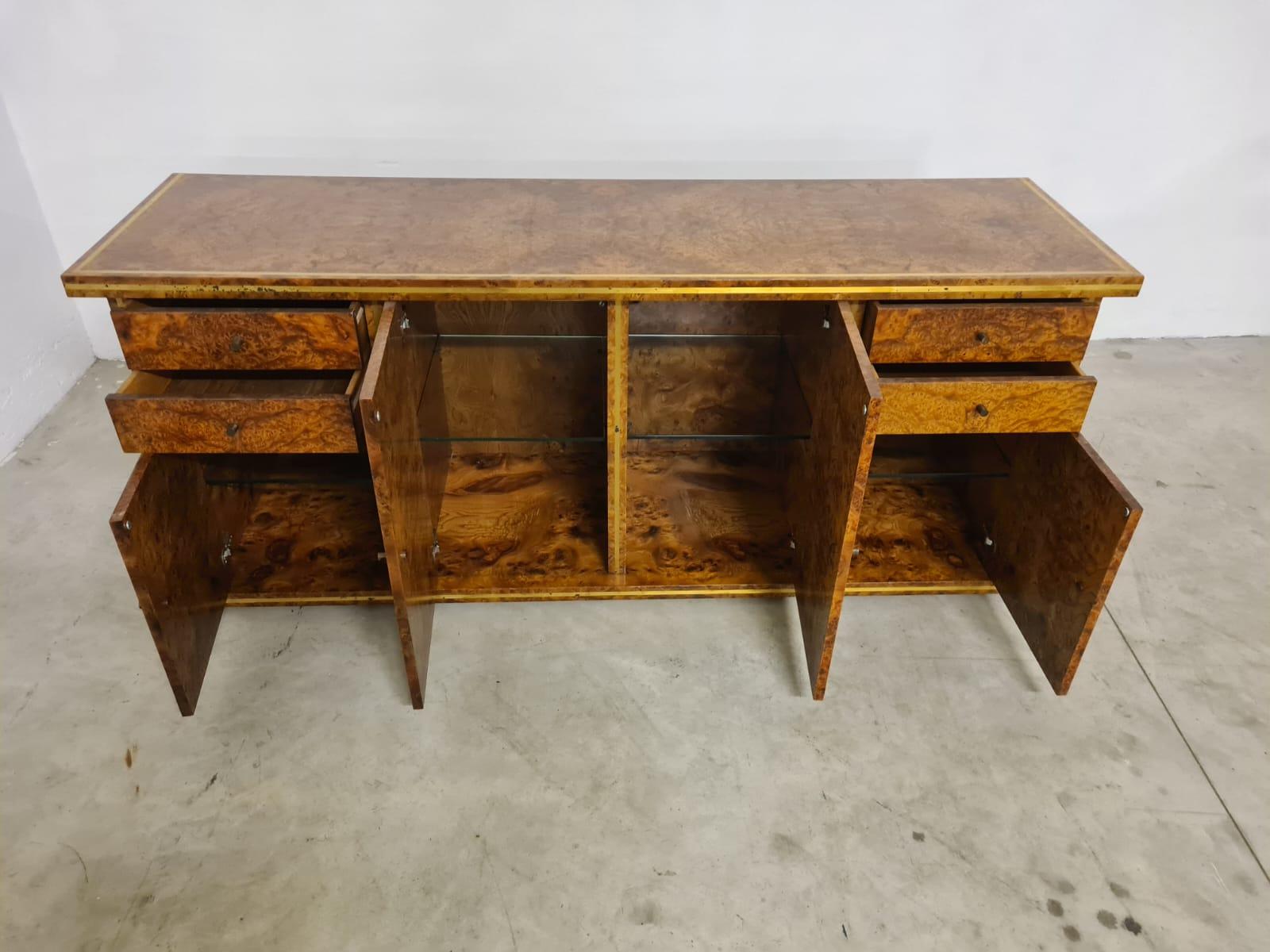 Sideboard aus Bruyèreholz und Messing, 1970er Jahre, italienische Herstellung (Late 20th Century)