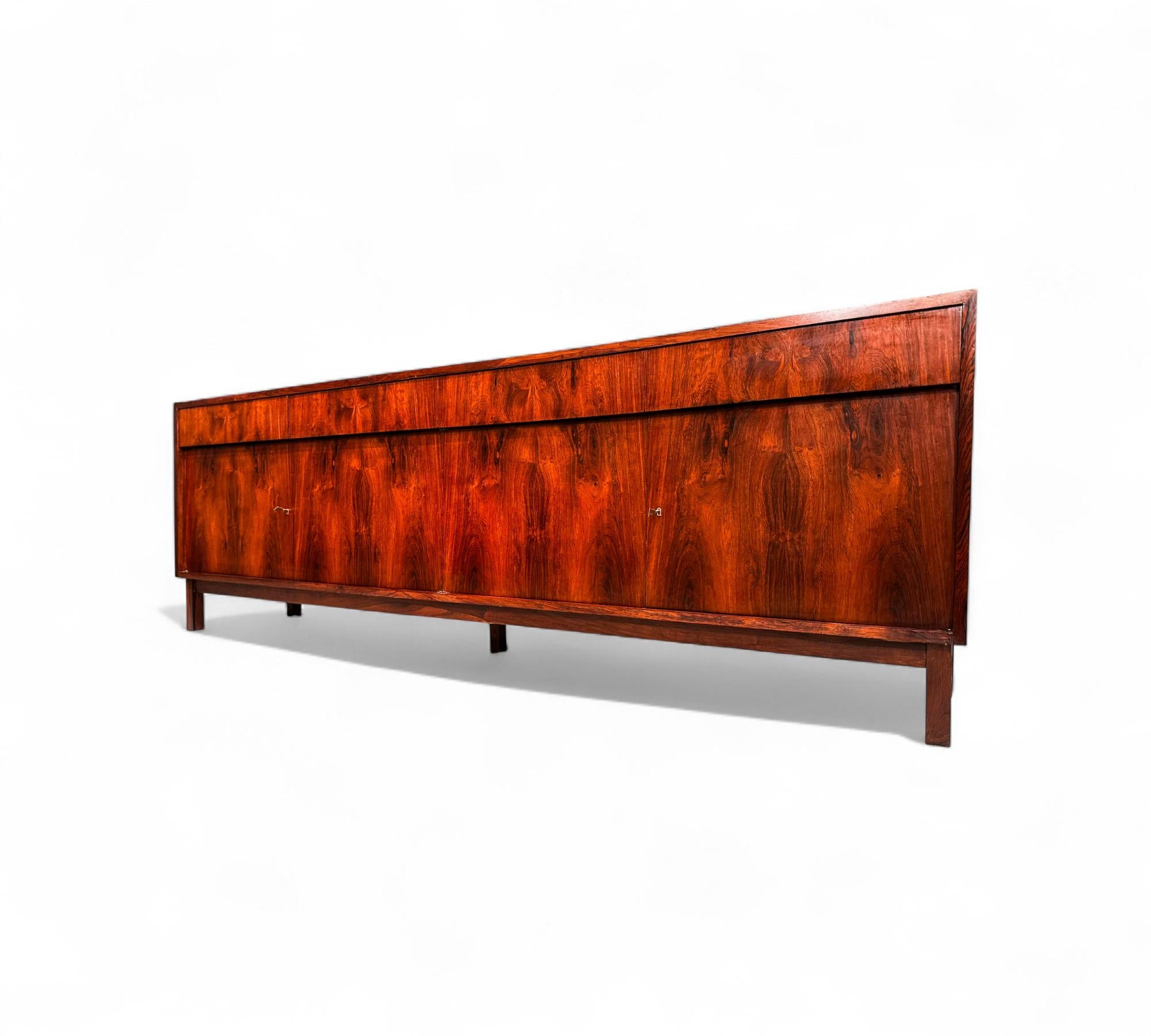 Anrichte aus Palisanderholz, Celina, 1960er Jahre  - Los 707A im Zustand „Gut“ im Angebot in New York, NY