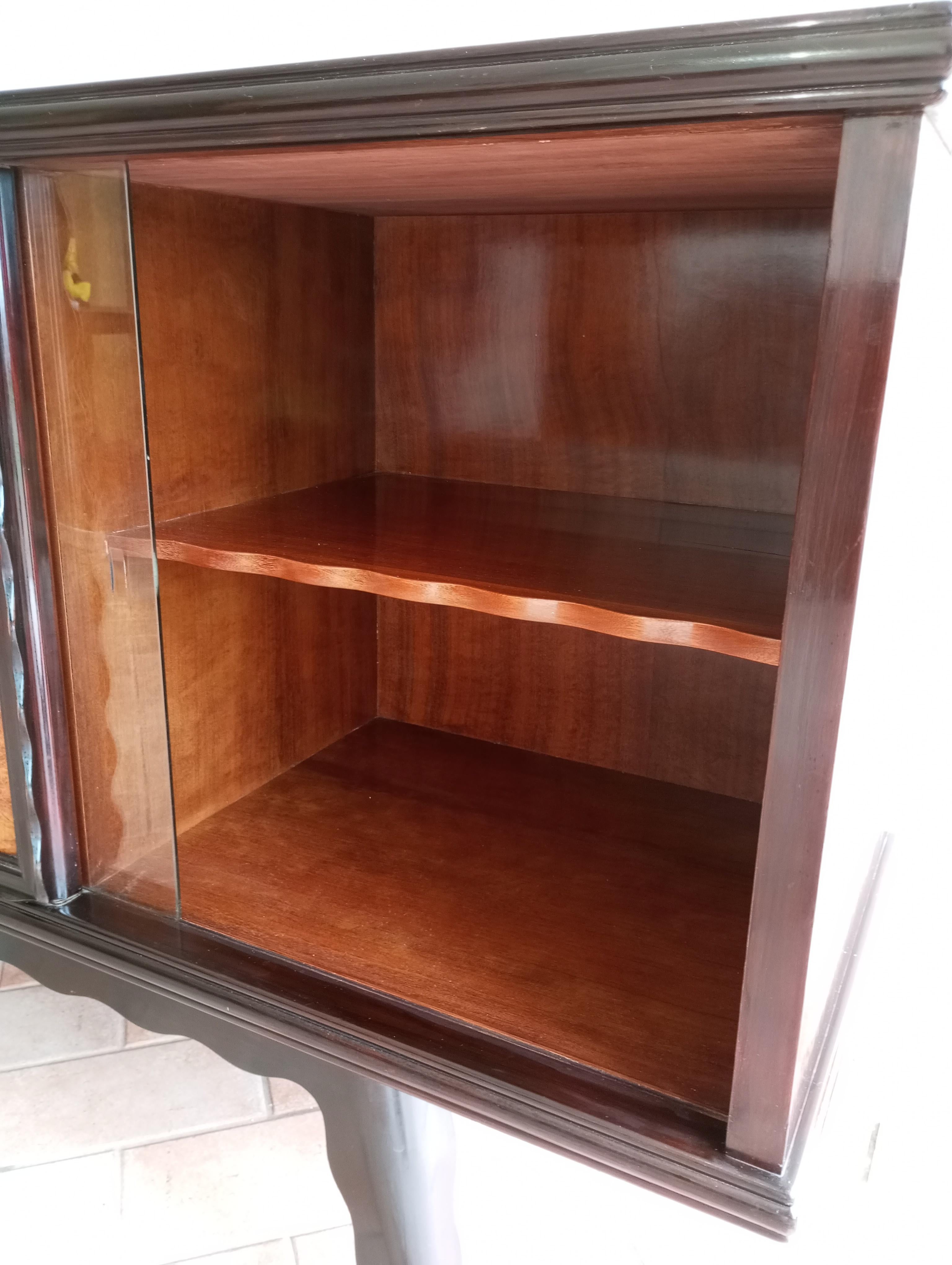 Italian oak sideboard with sliding glass doors. For Sale 3